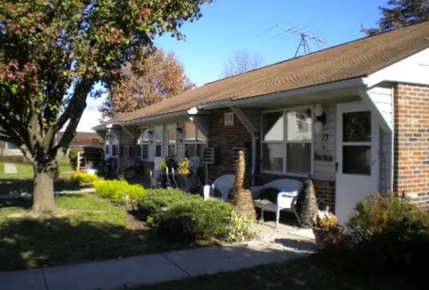 1960 Justin Way Property Photo 4