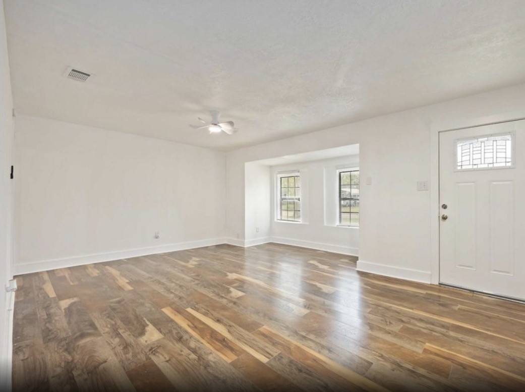 6043 Lyndhurst Drive Property Photo 16