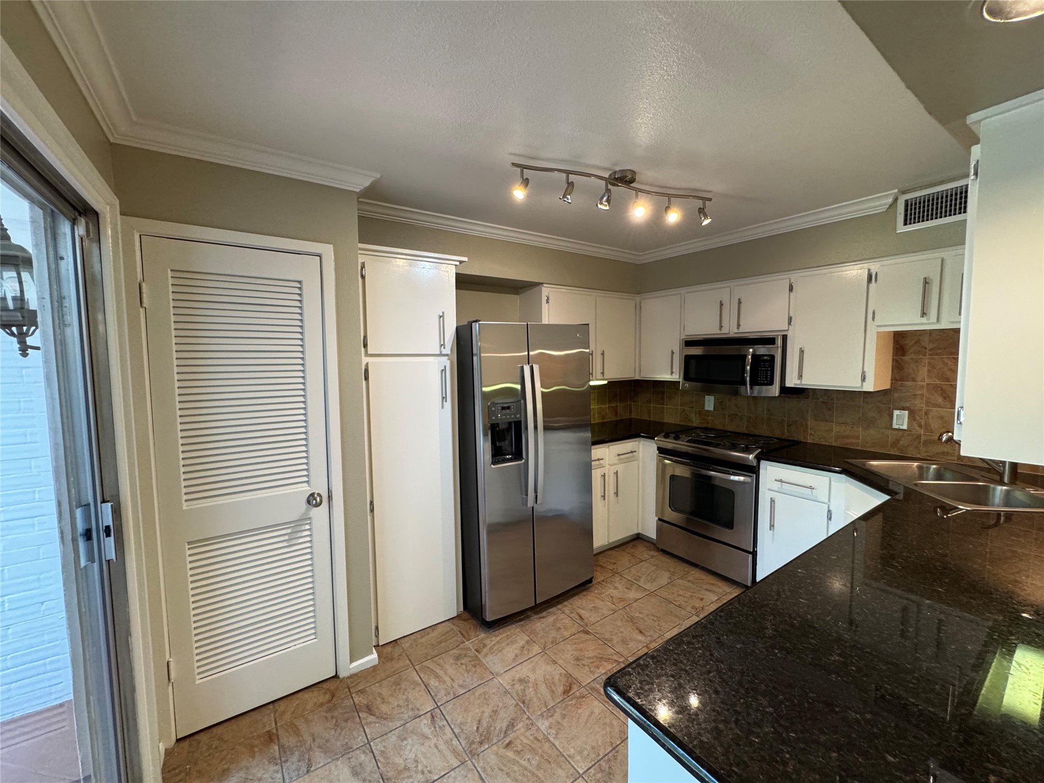 10220 Memorial Drive L155 Property Photo 4