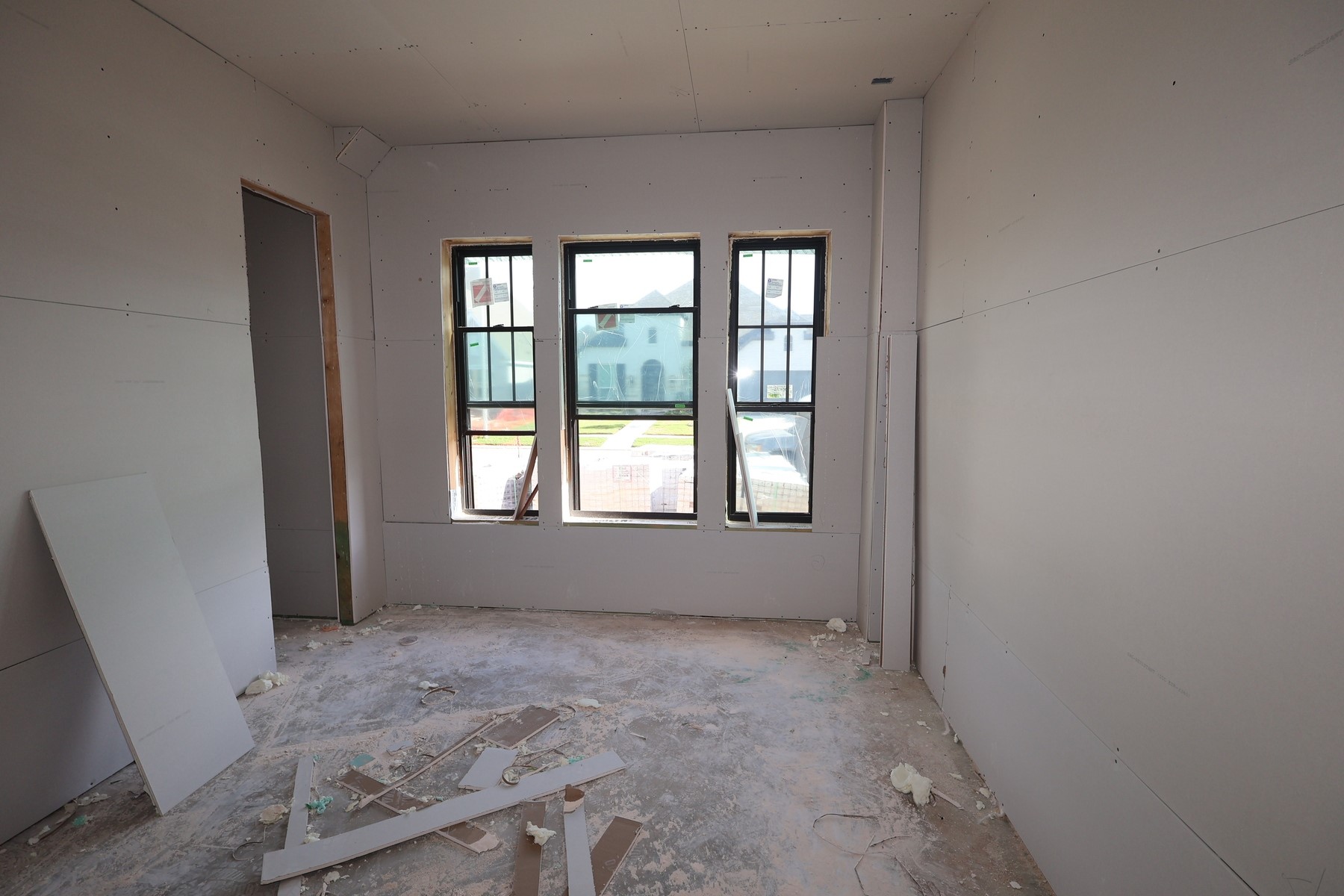 734 Hummingbird Haven Drive Property Photo 6