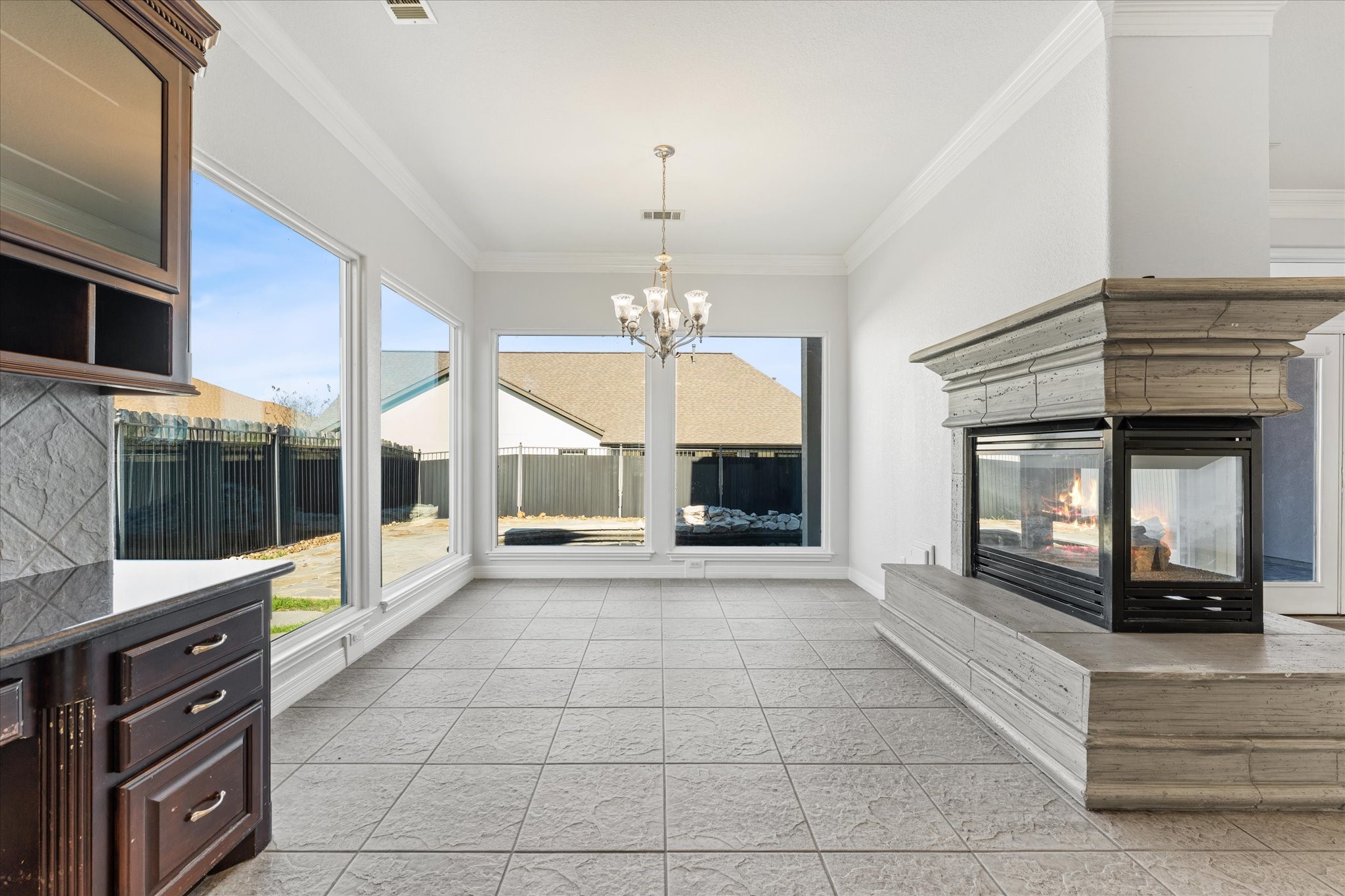 98 Victoria Drive W Property Photo 11