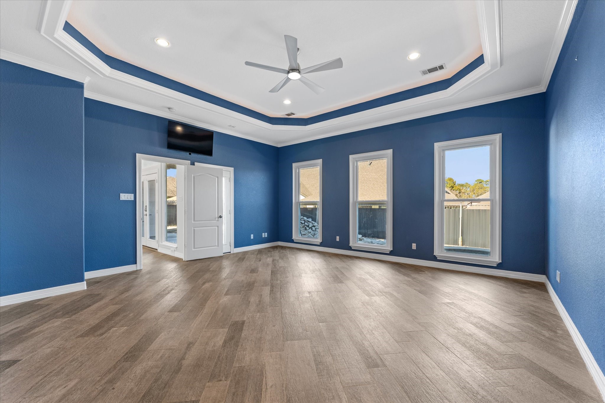 98 Victoria Drive W Property Photo 22