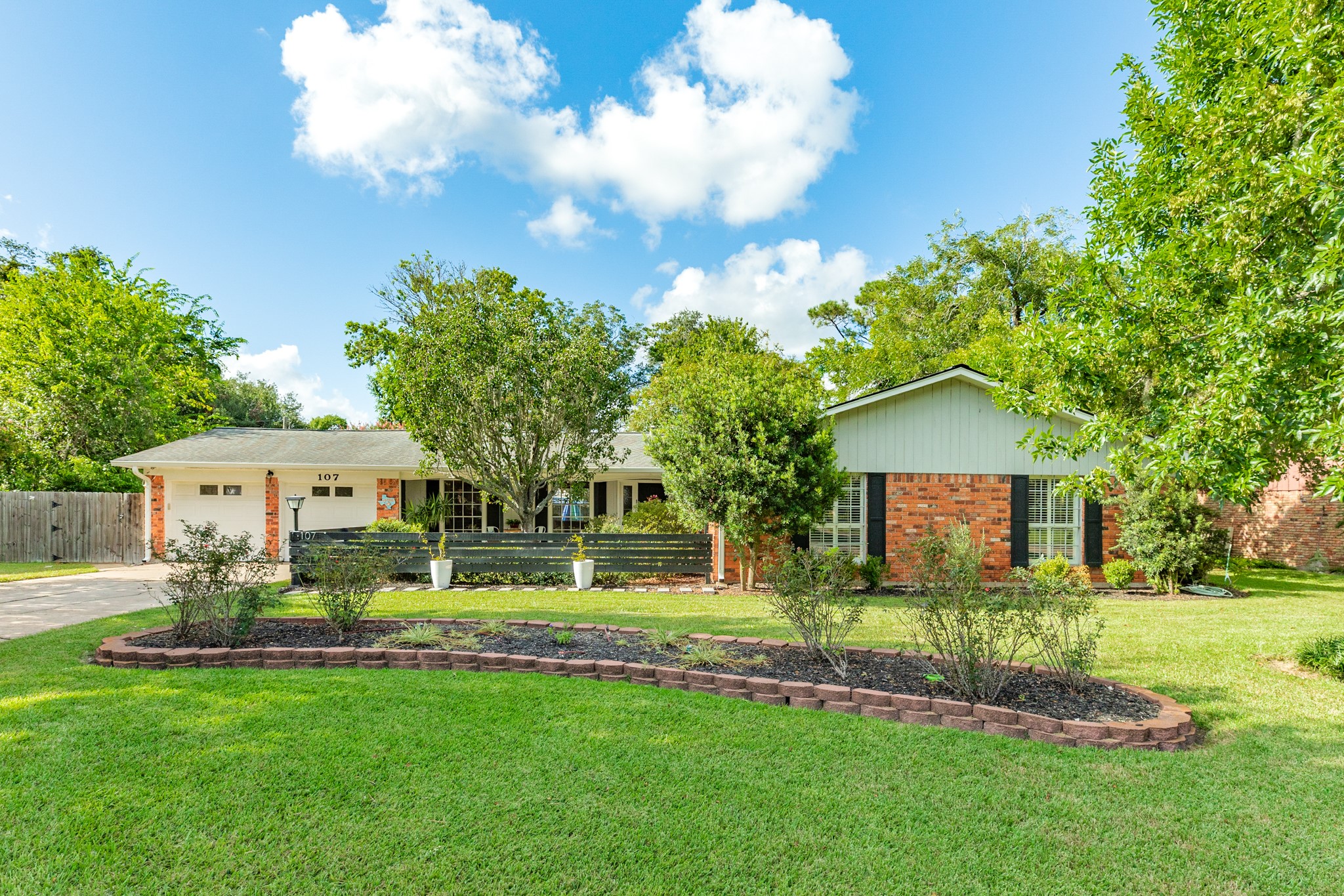 107 Hyacinth Street Property Photo