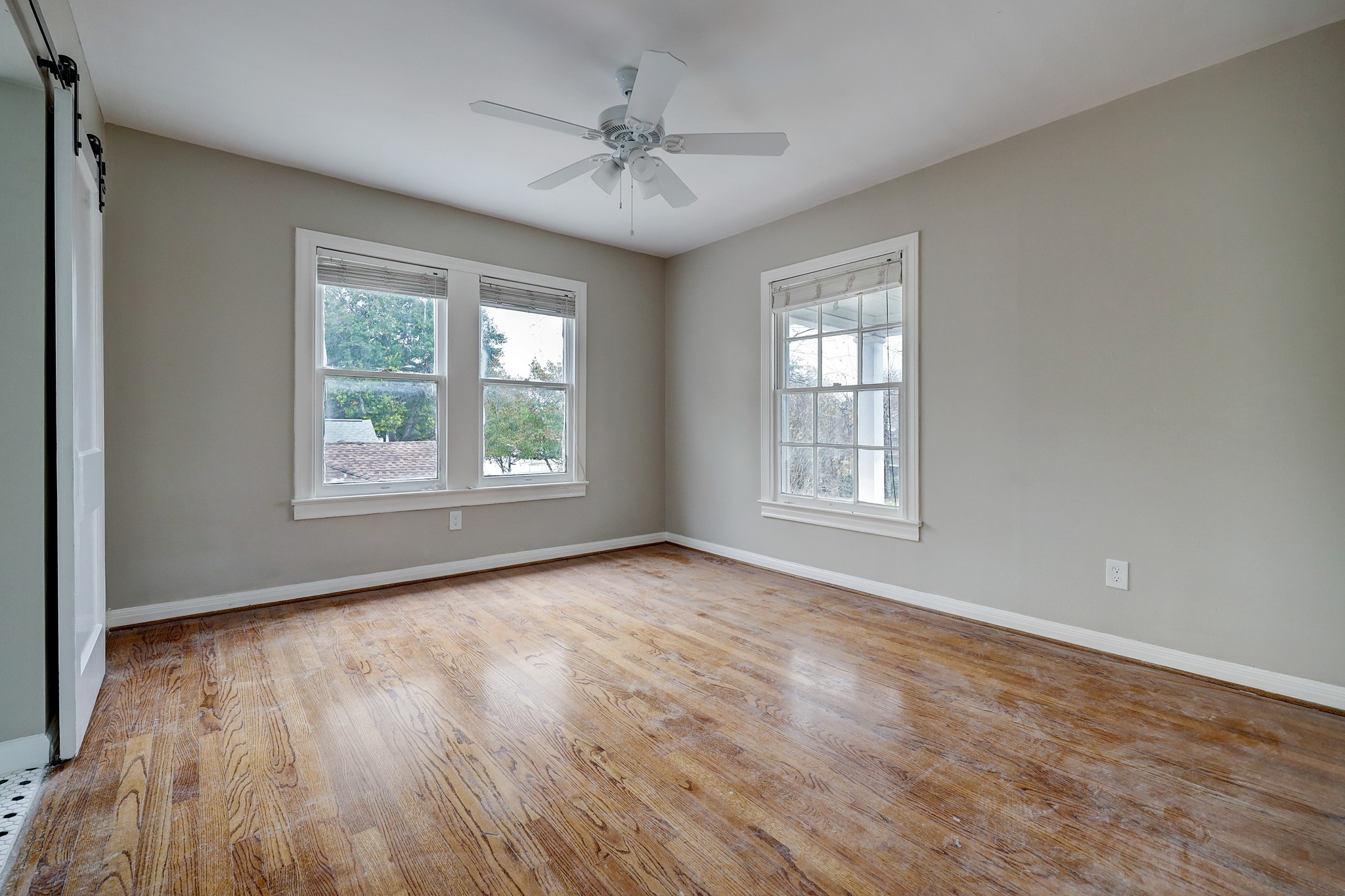 827 Le Green St Property Photo 11