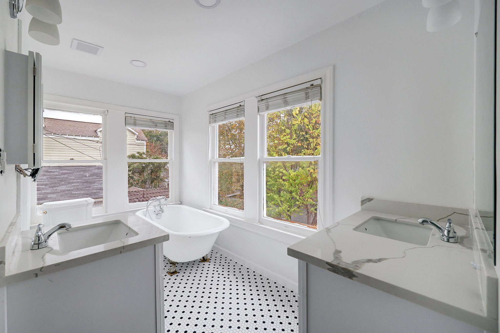 827 Le Green St Property Photo 13