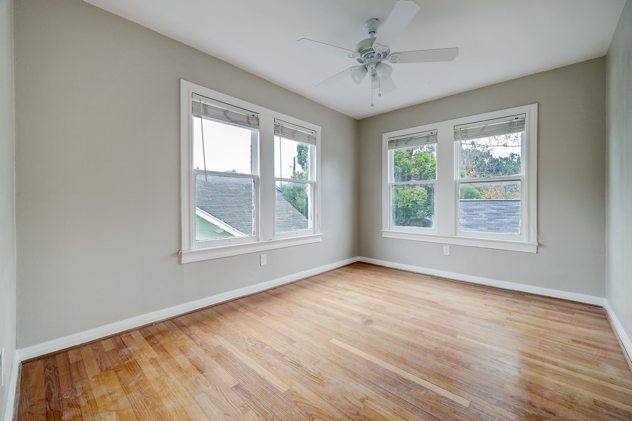 827 Le Green St Property Photo 16