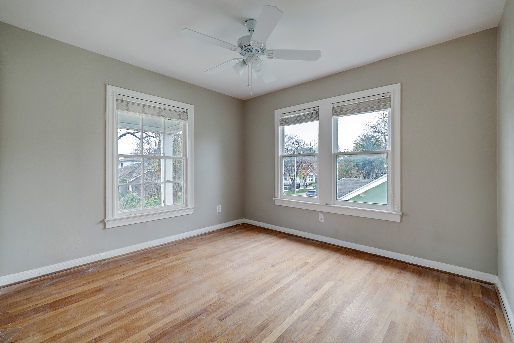 827 Le Green St Property Photo 17