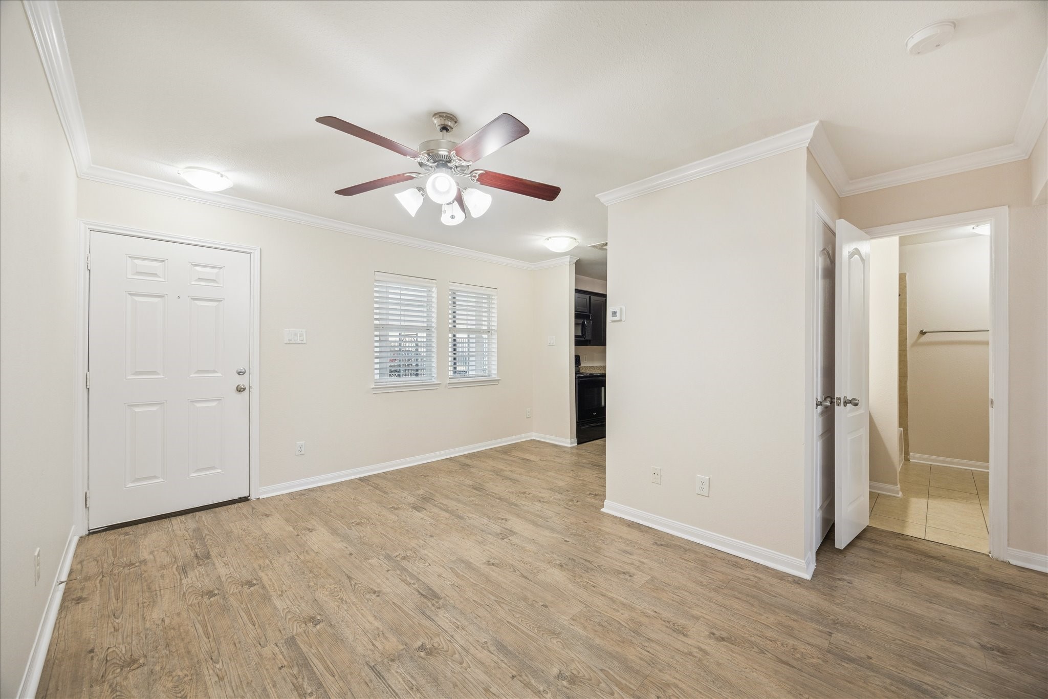 427 W 16th Street 23 Property Photo 3