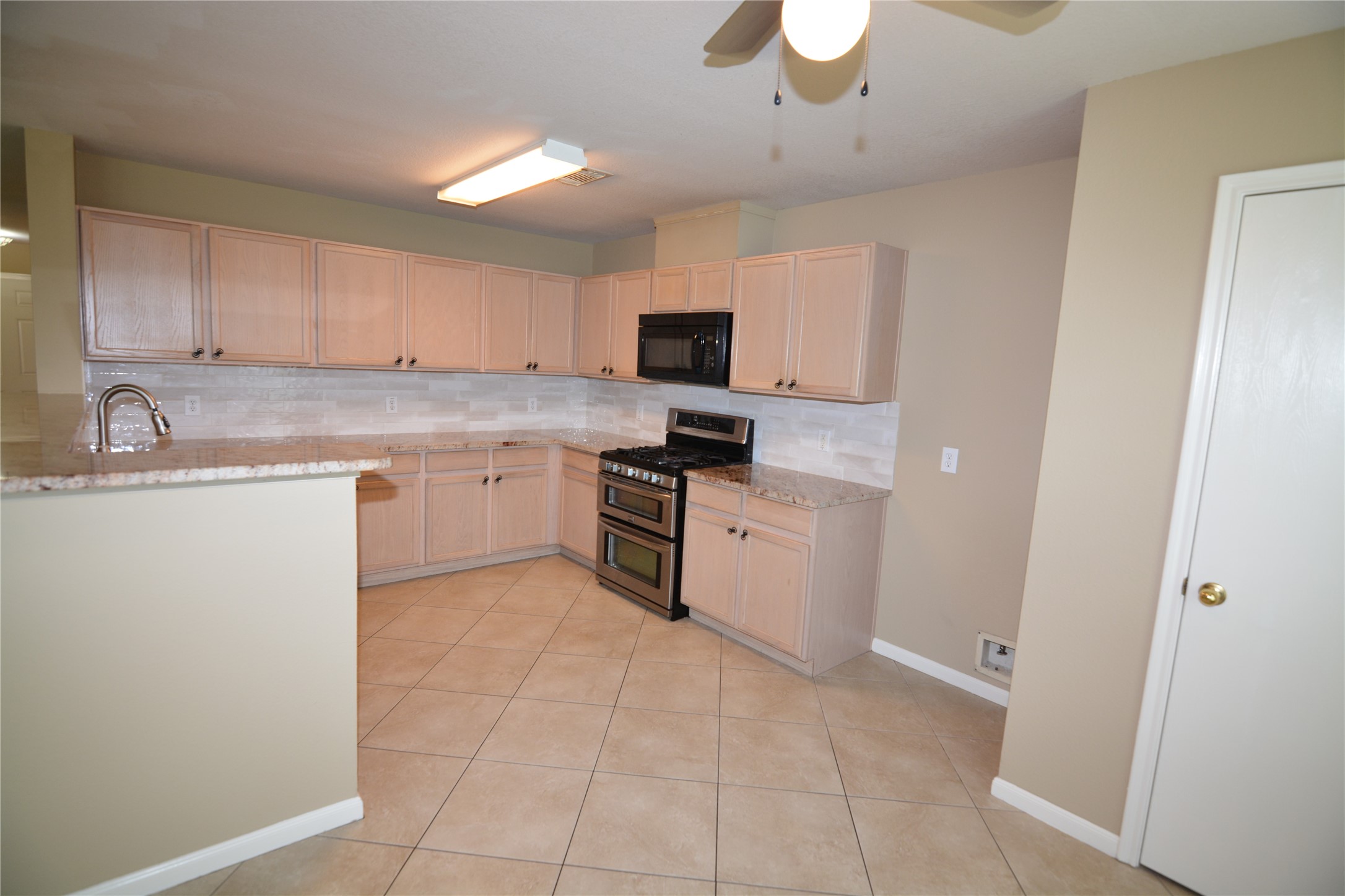 3903 Brighton Springs Lane Property Photo 6