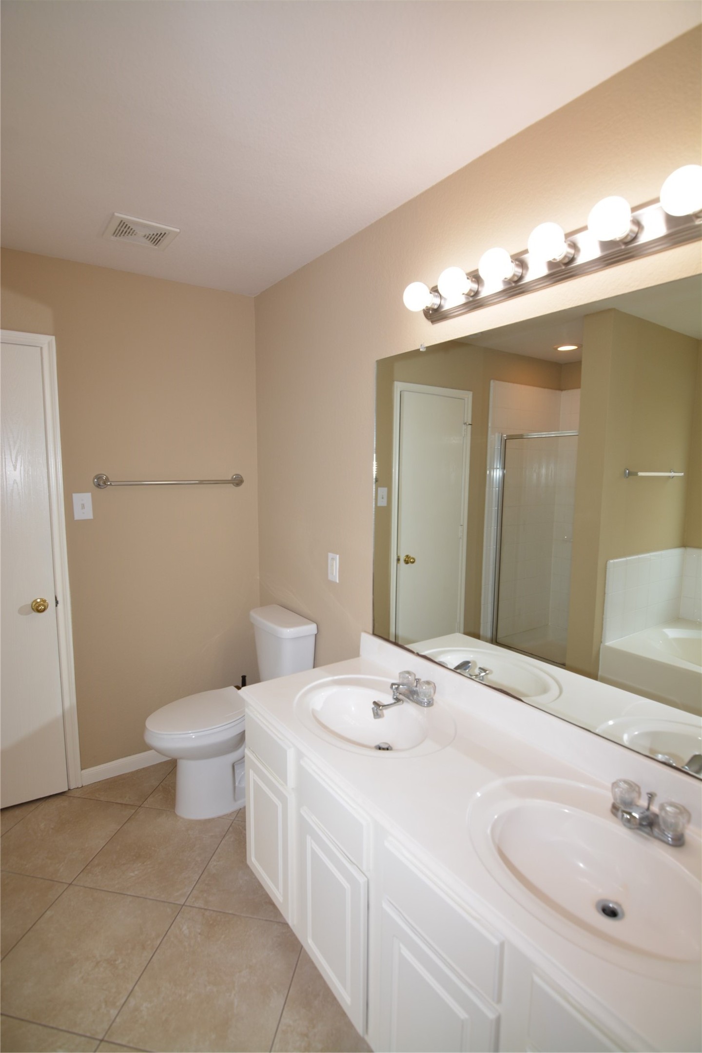 3903 Brighton Springs Lane Property Photo 14