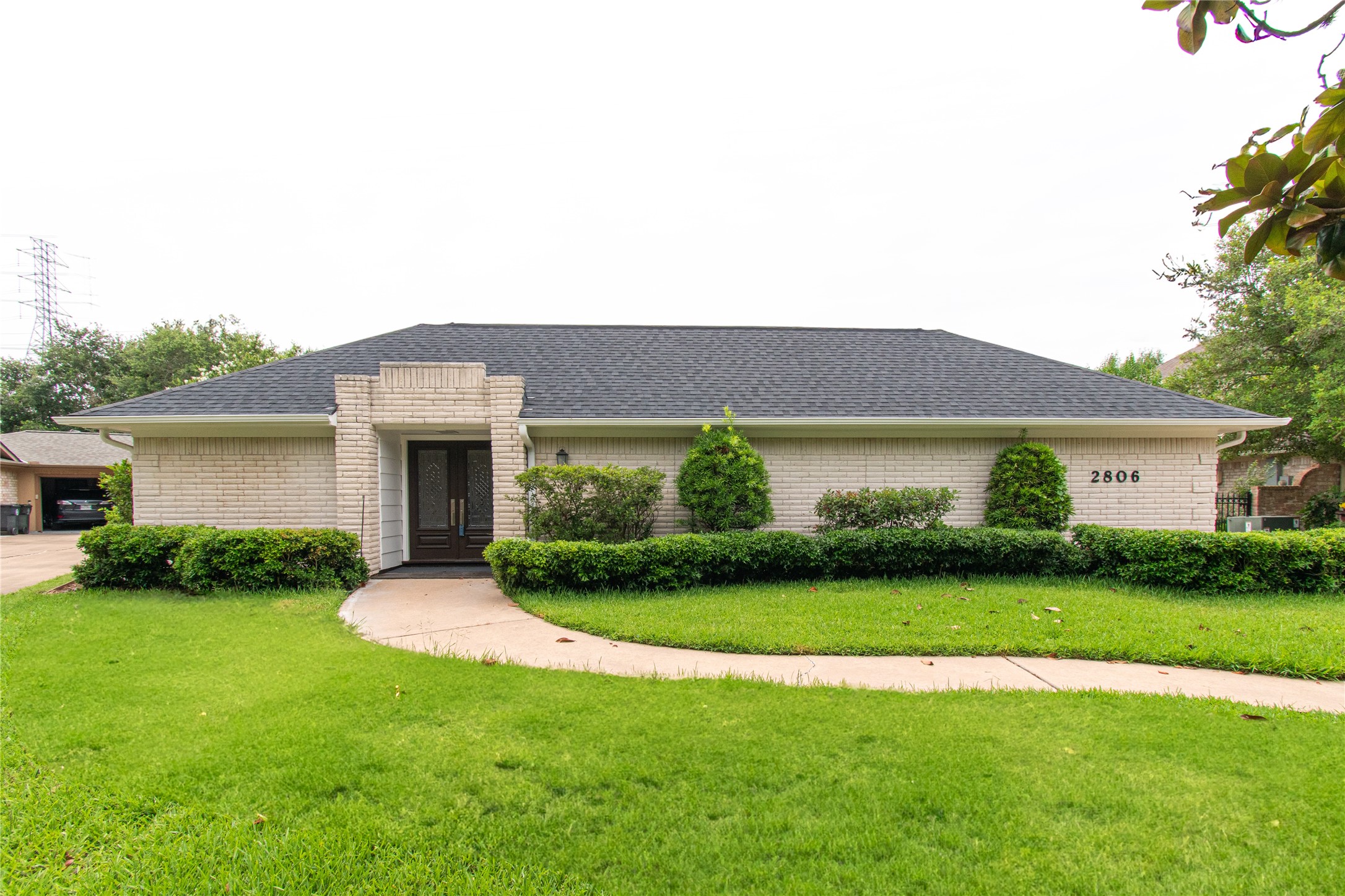 2806 Fairway Drive Property Photo 1