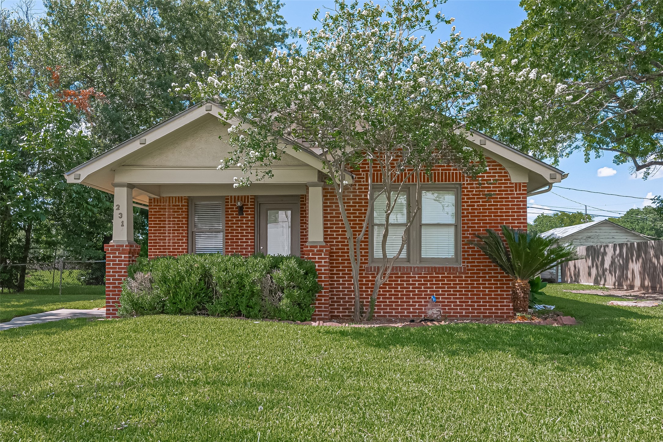 231 Lakeview Drive Property Photo 1