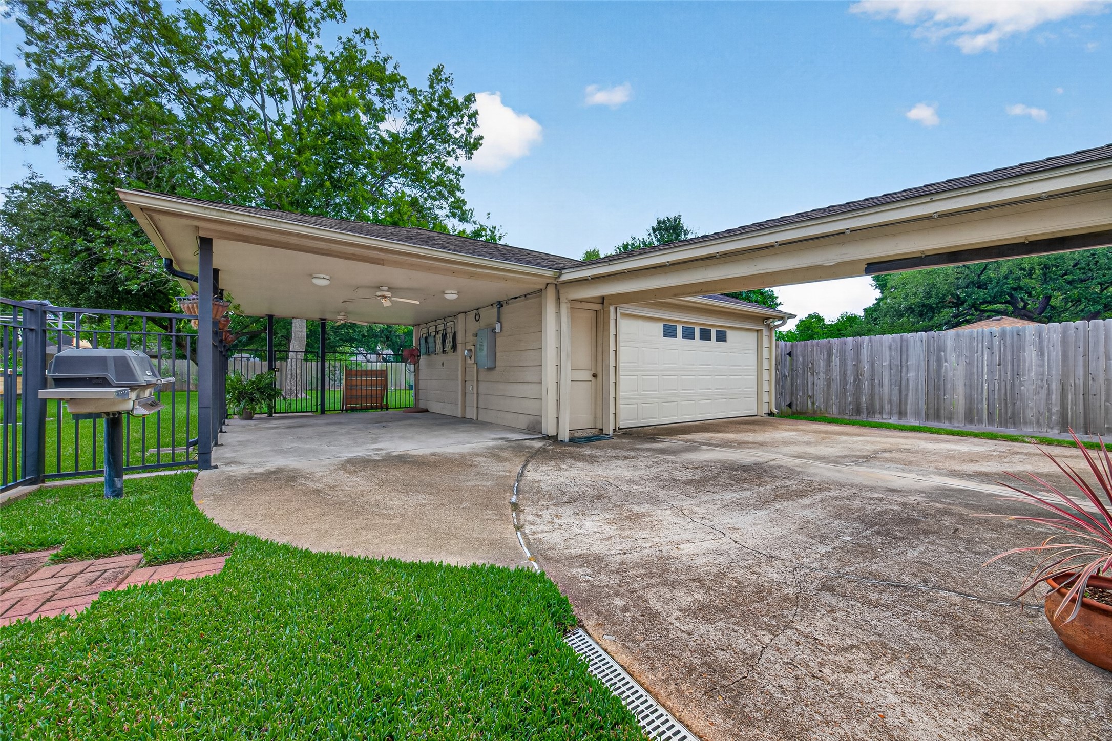 16217 Lakeview Drive Property Photo 35