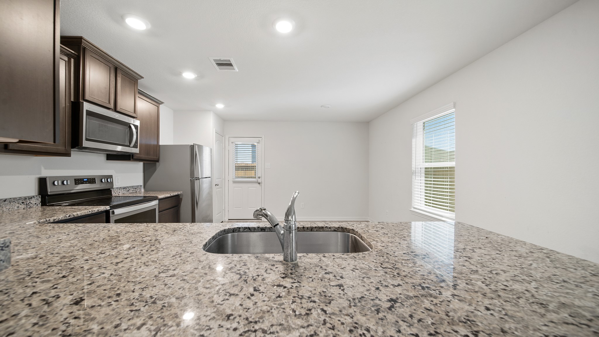 8410 Bermuda Blue Road Property Photo 5