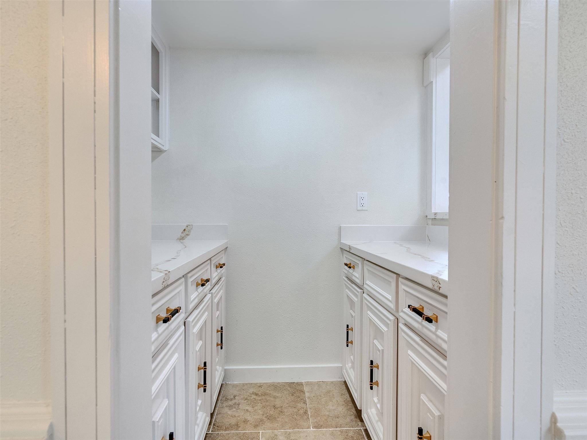 8322 Oak Moss Drive Property Photo 8