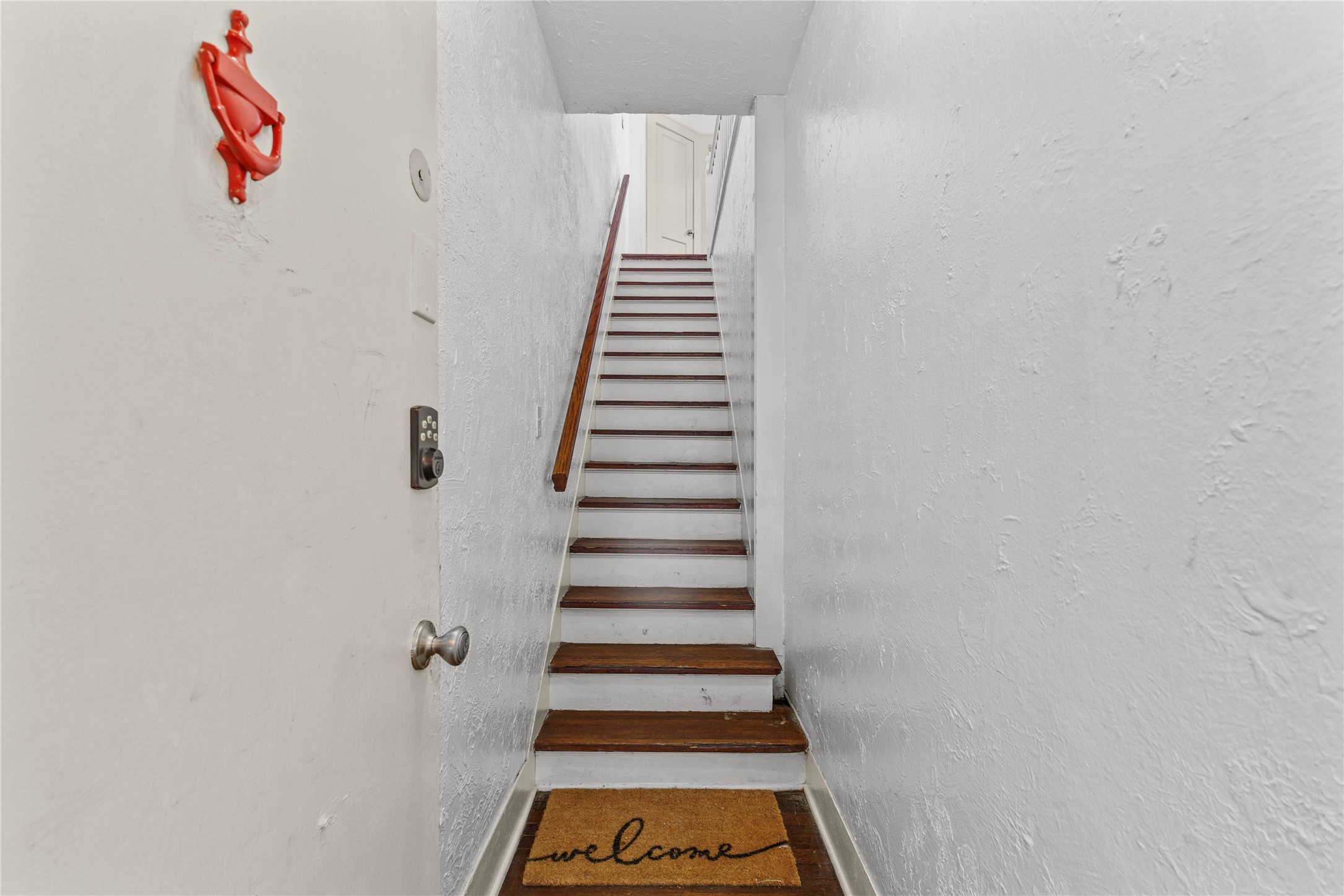 2511 Whitney B Property Photo 3