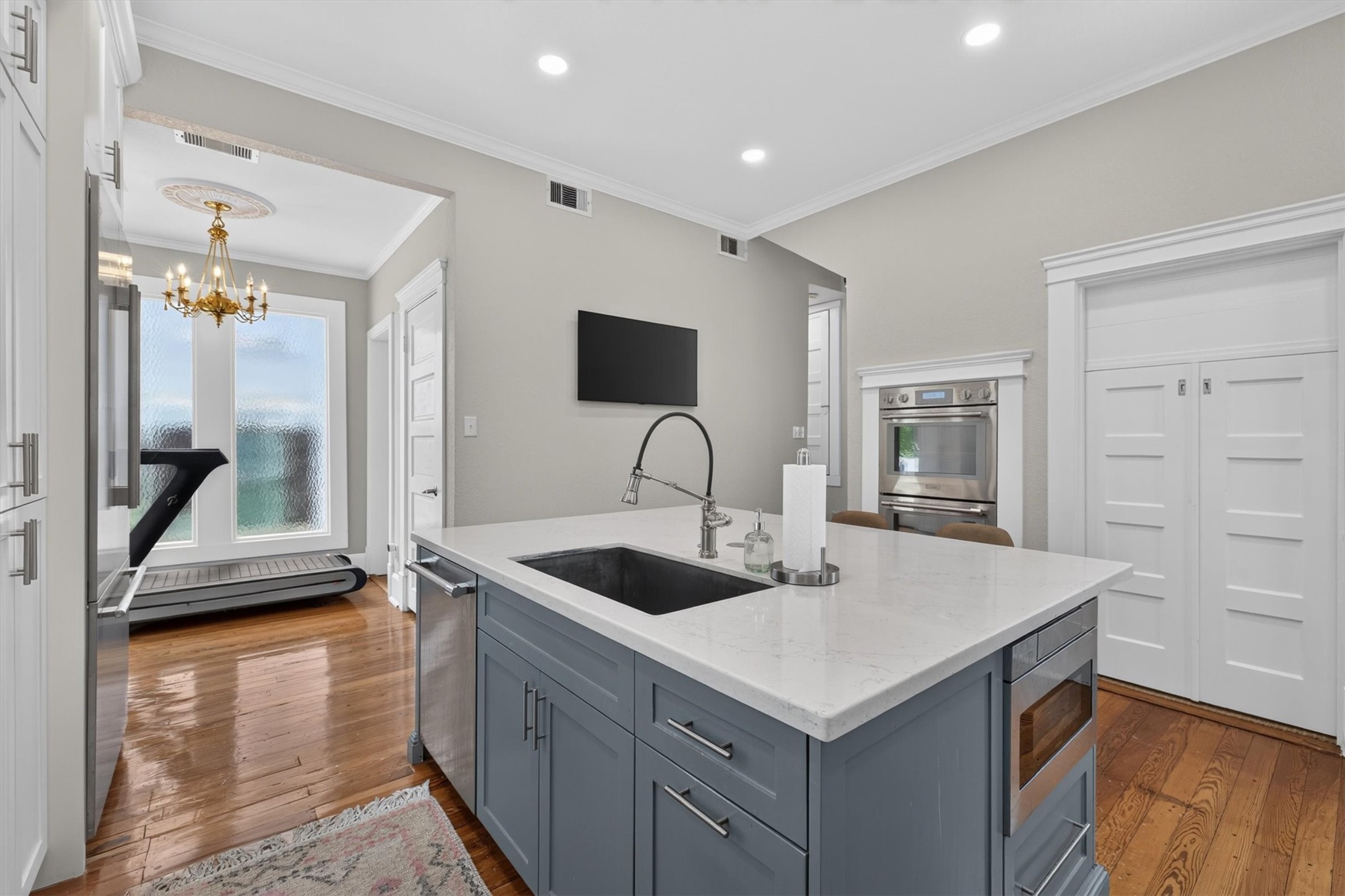 1324 Sealy Street Property Photo 13