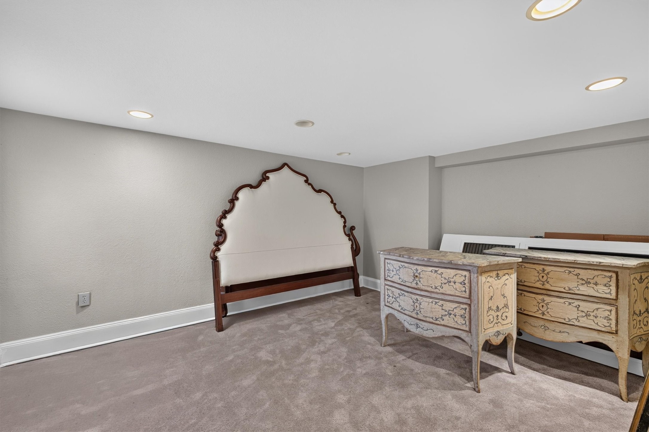 1324 Sealy Street Property Photo 31