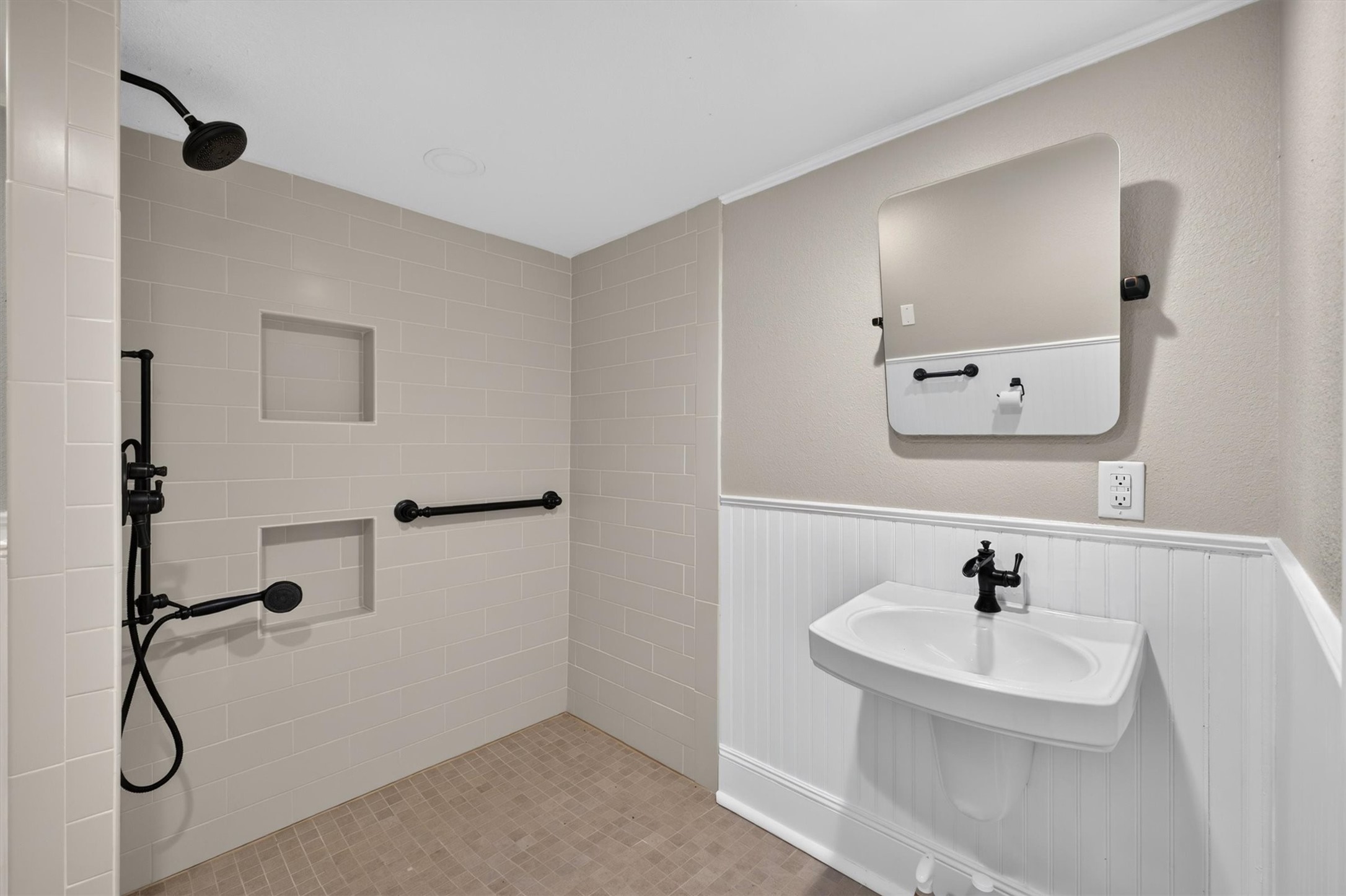 1324 Sealy Street Property Photo 34