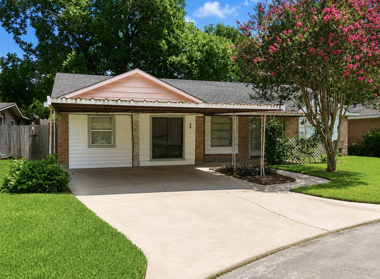 5519 Mendota Lane Property Photo 1