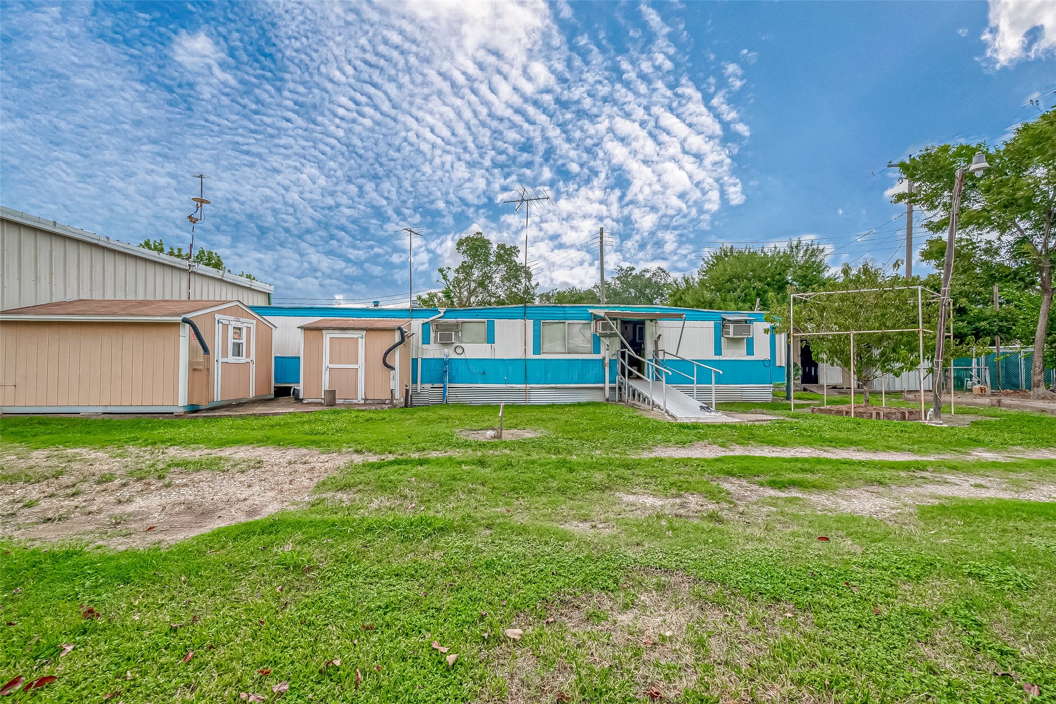 216 Hawkins Avenue Property Photo 1