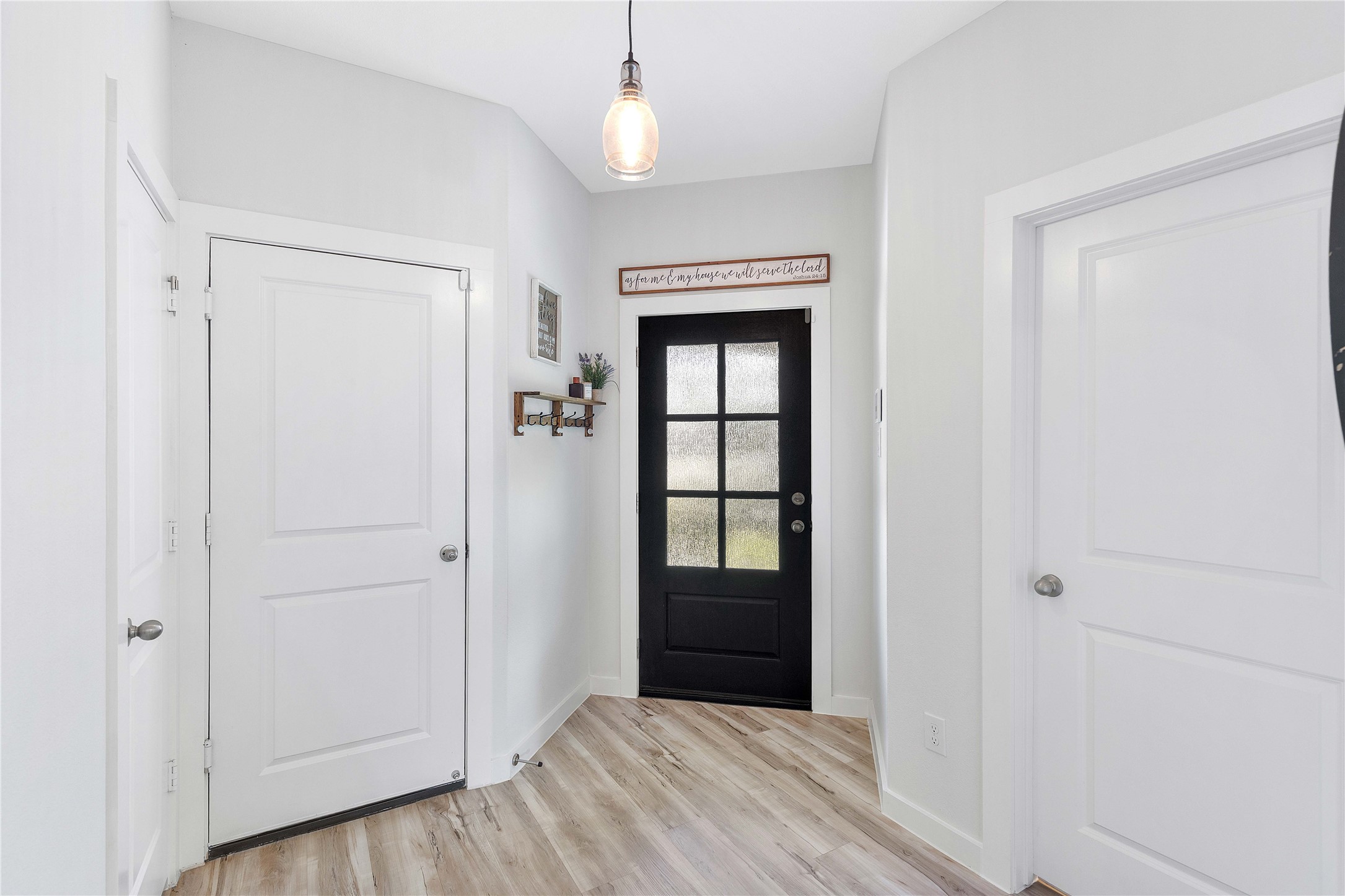 353 Salerio Way Property Photo 6