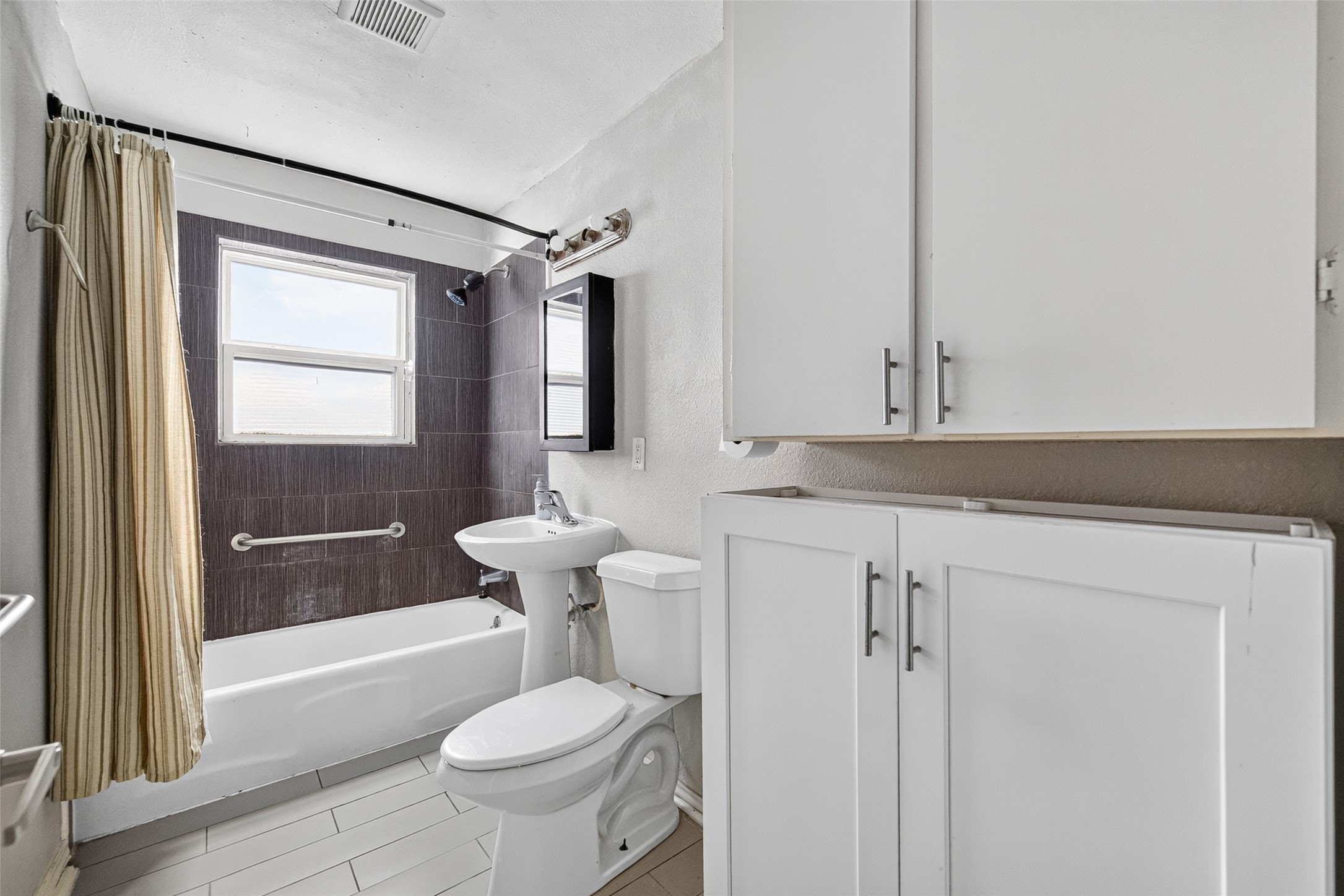 3501 Brewster 10 Property Photo 12