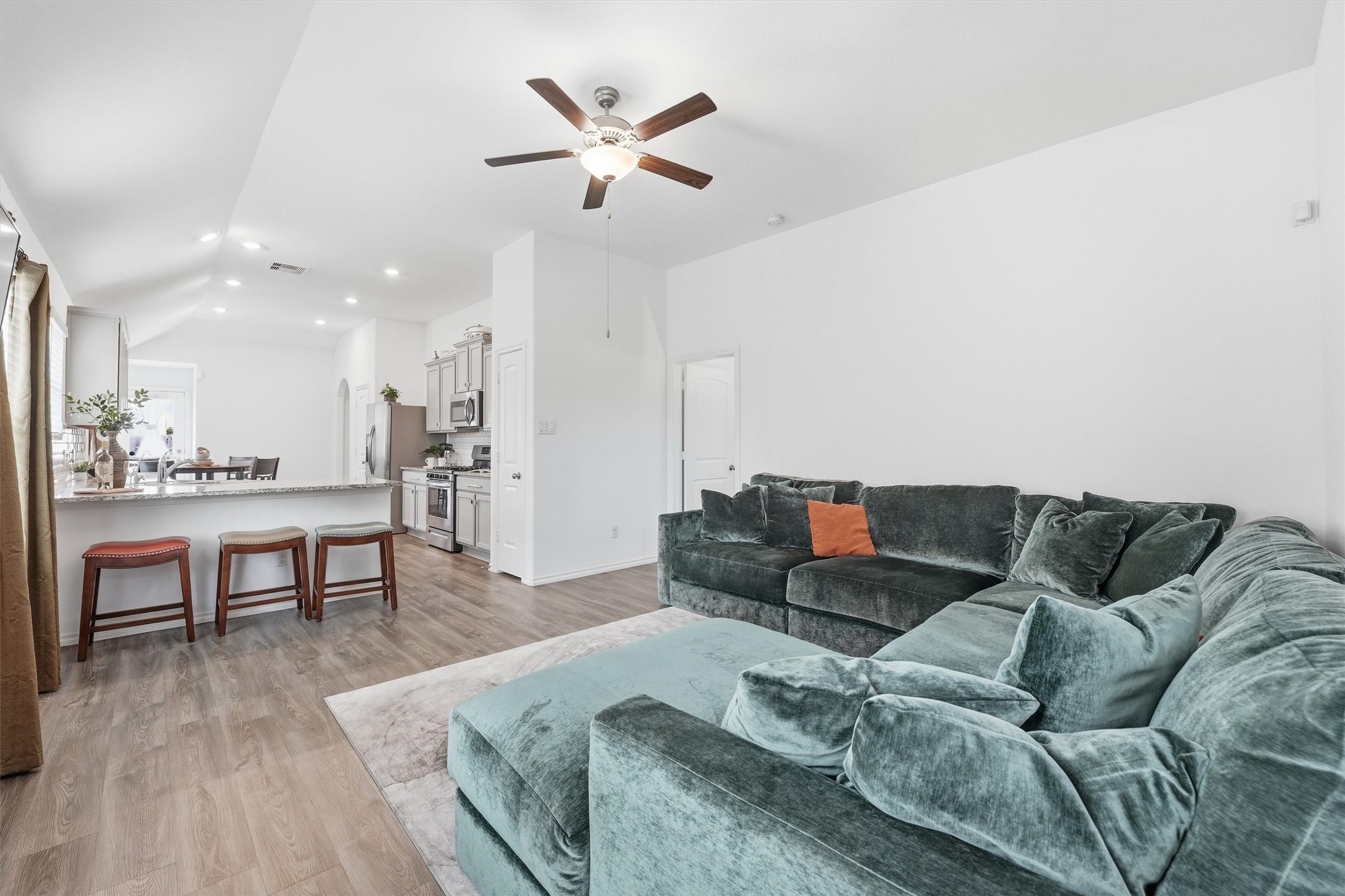 18830 Amaro Hills Drive Property Photo 4
