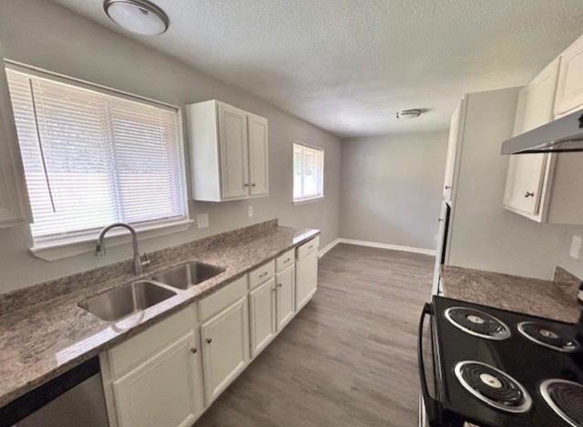 11122 Dalebrook Drive Property Photo 3