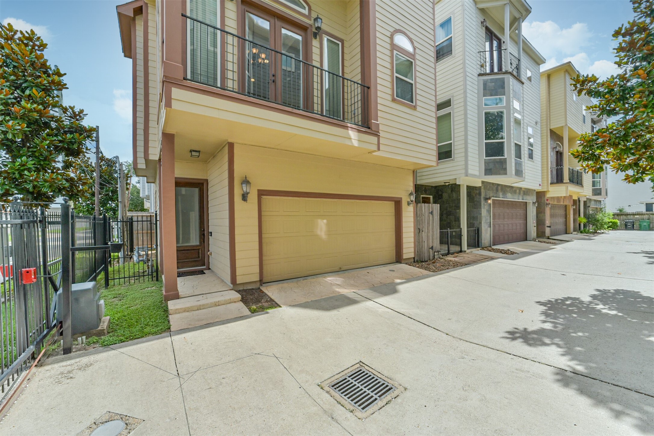 2016 Sabine Street Property Photo 2