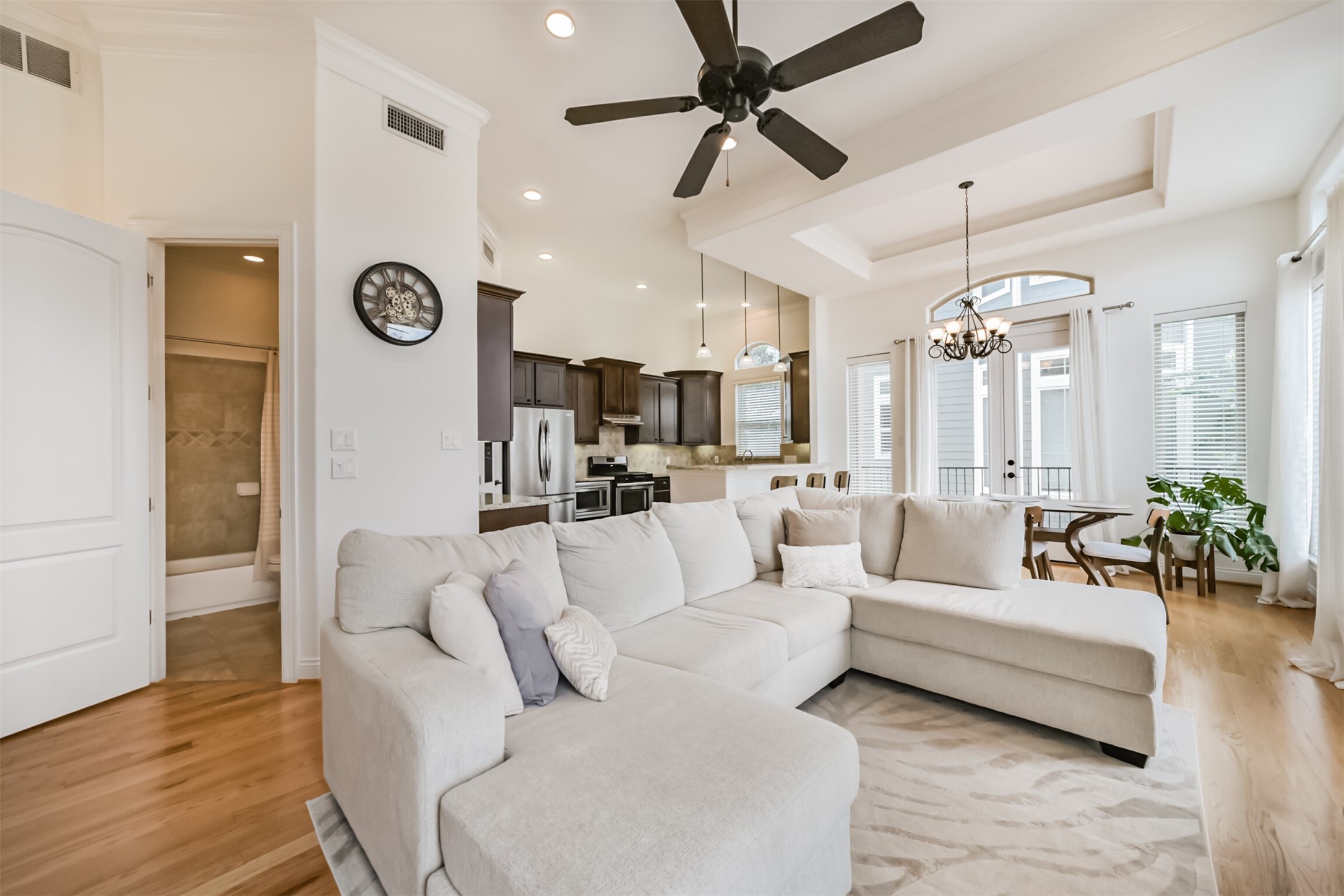 2016 Sabine Street Property Photo 5