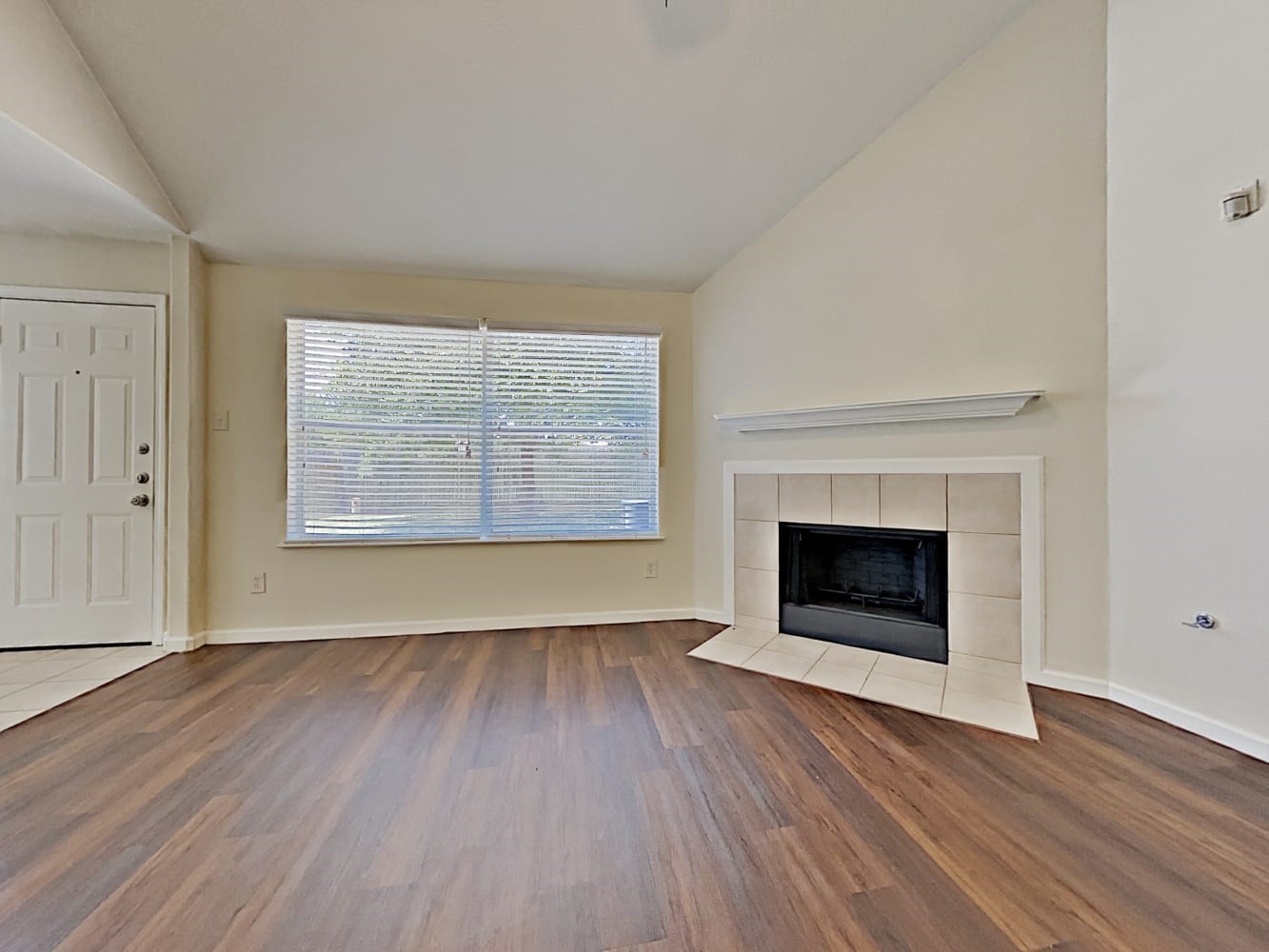 2883 Diamond Bay Drive Property Photo 5