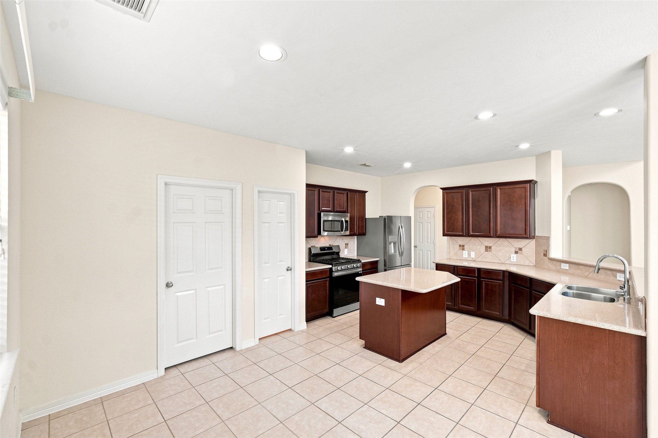 5214 Barleycorn Lane Property Photo 8