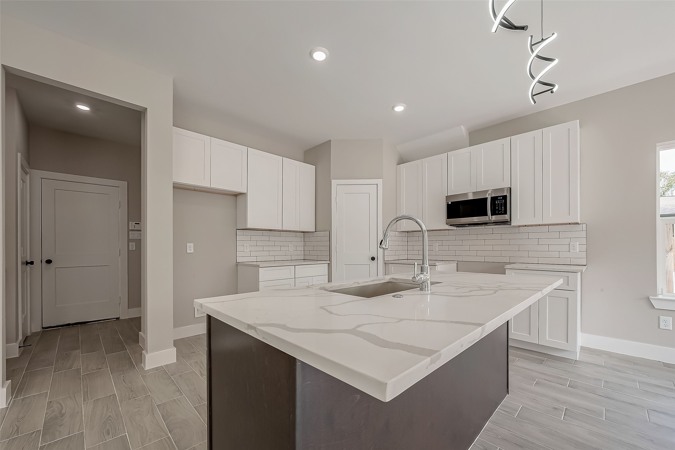 8128 Chateau Street Property Photo 3