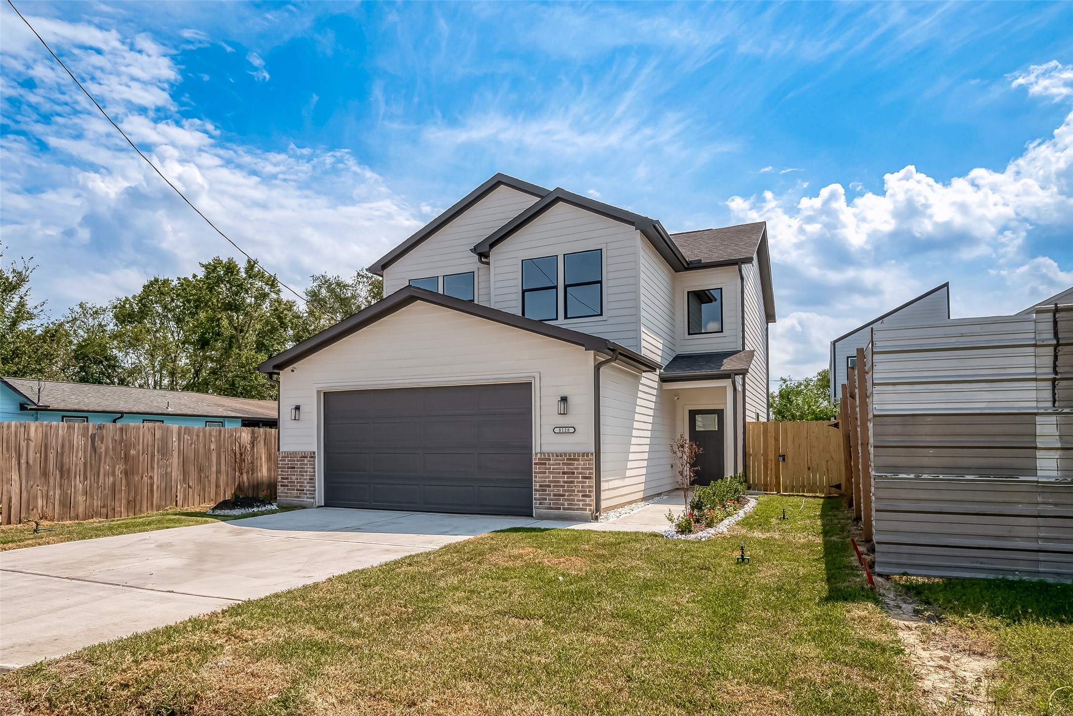 8128 Chateau Street Property Photo 4