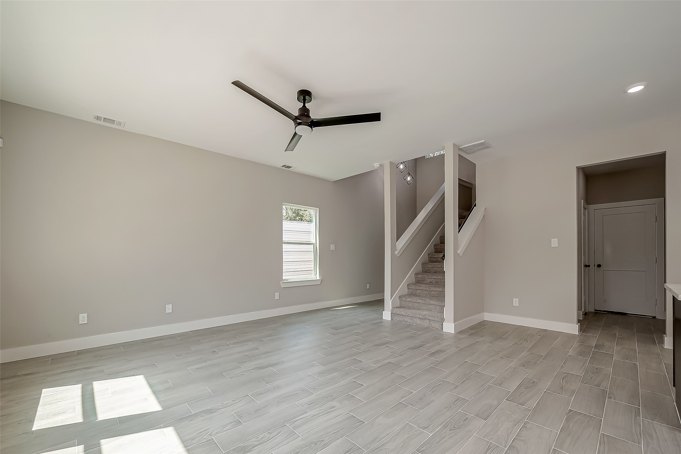 8128 Chateau Street Property Photo 11