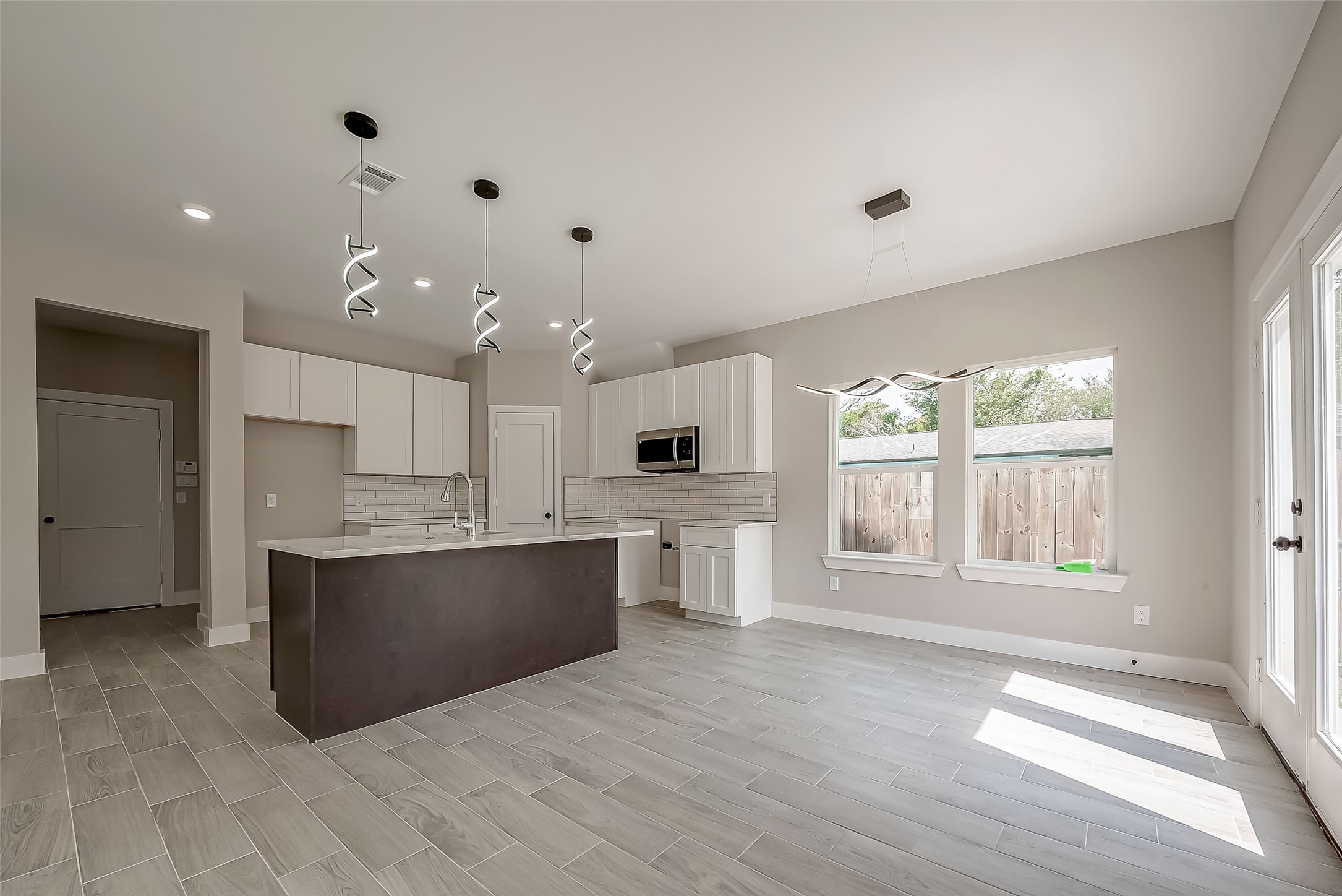 8128 Chateau Street Property Photo 12