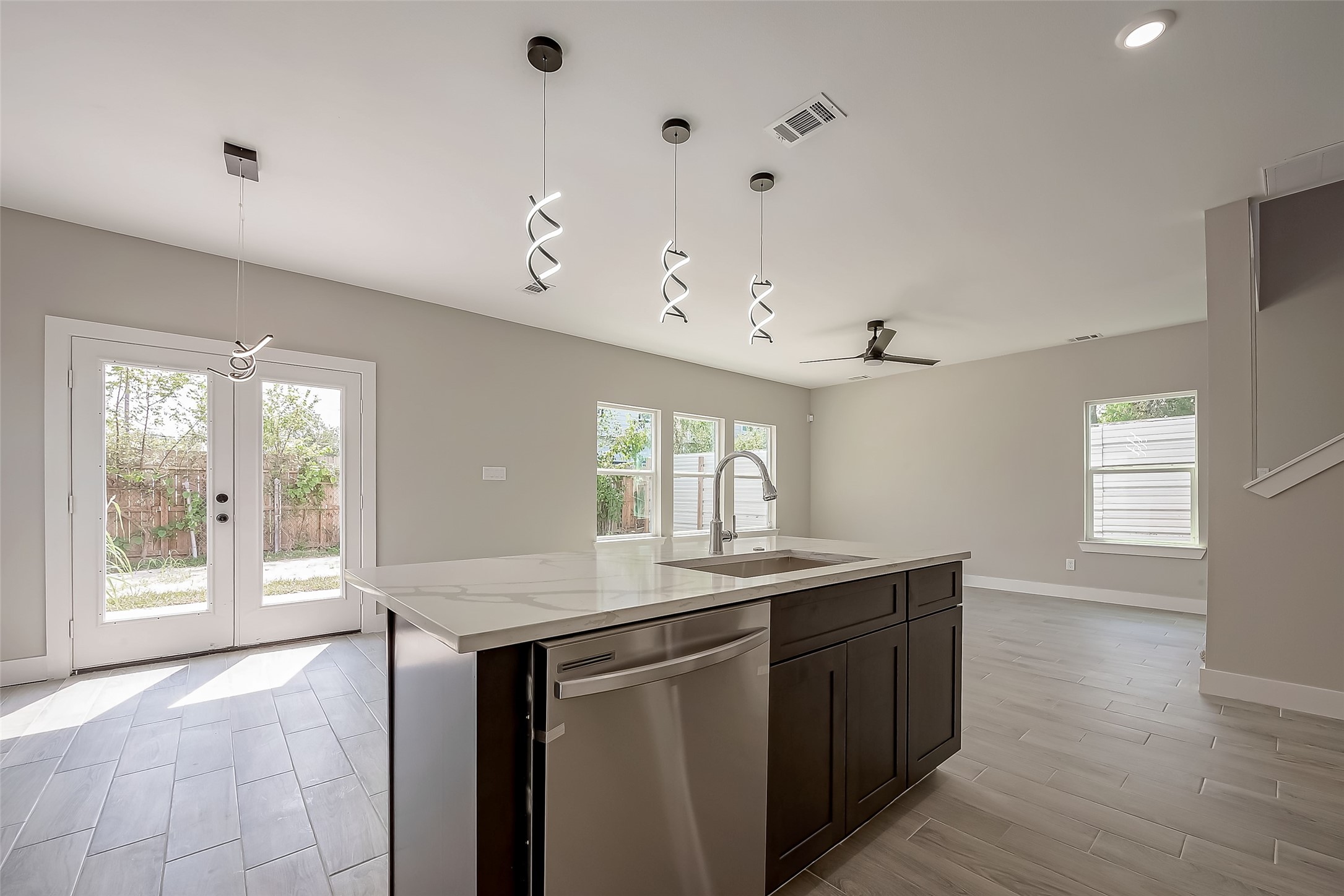 8128 Chateau Street Property Photo 19
