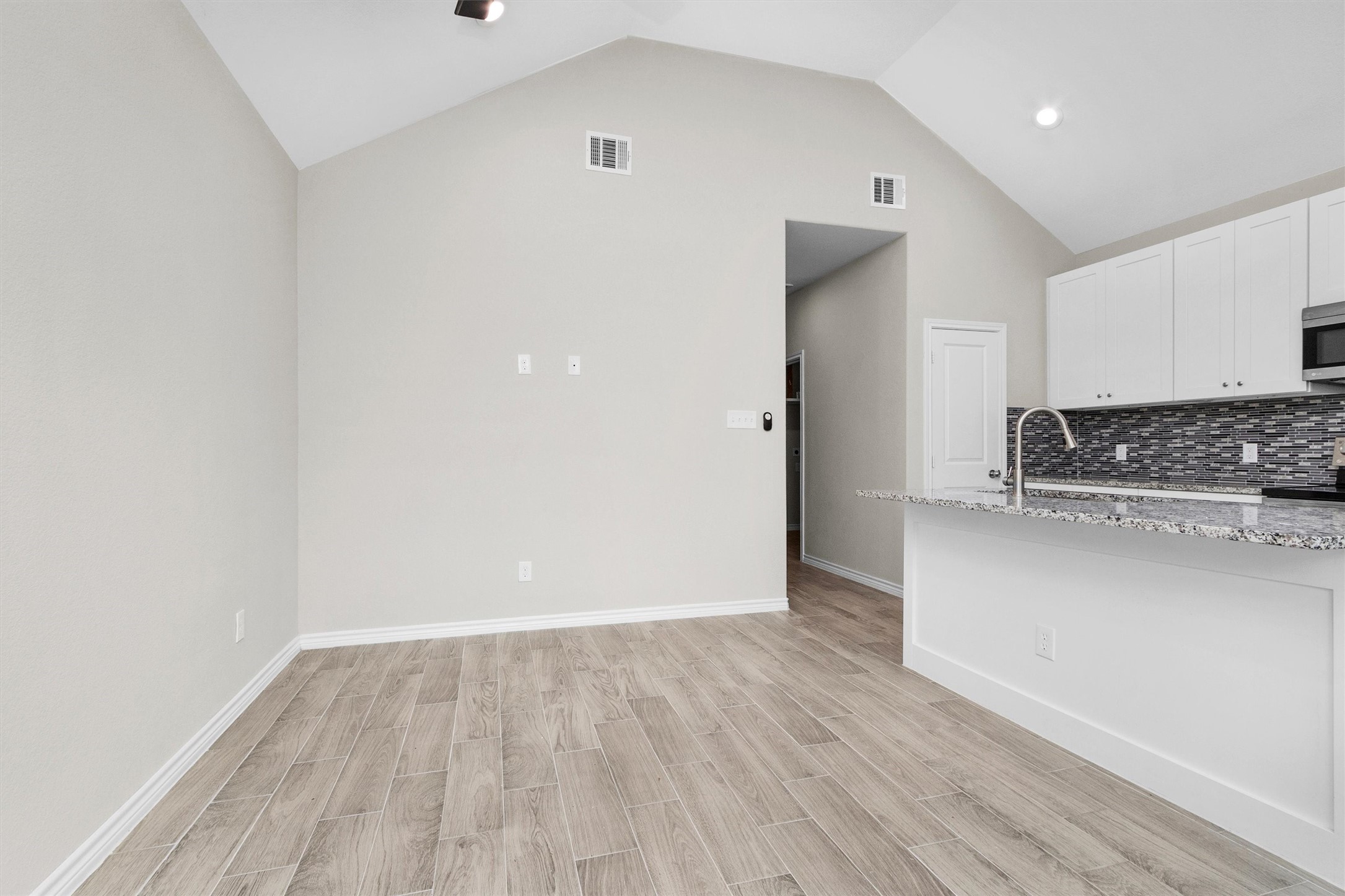 16706 E Hammon Property Photo 3