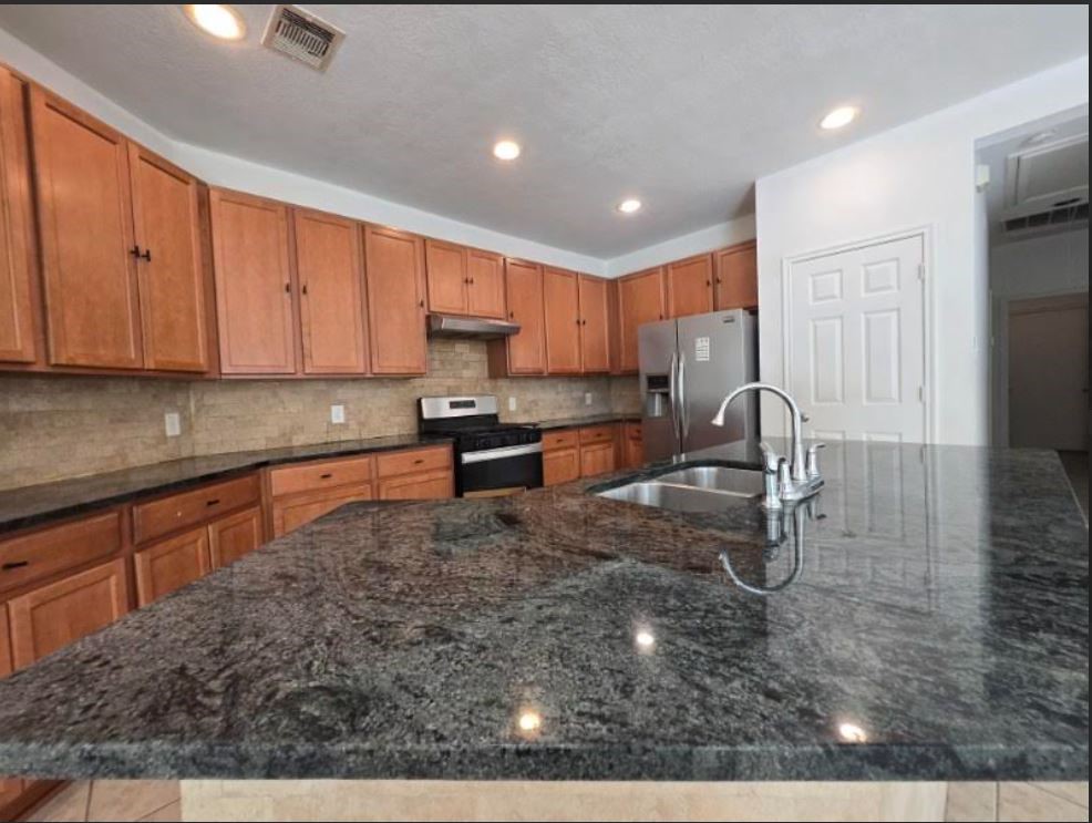 18611 White Ash Ln Property Photo 7