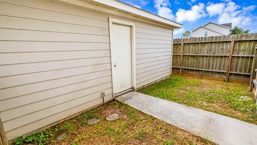 6127 Lone Prairie Way Property Photo 14