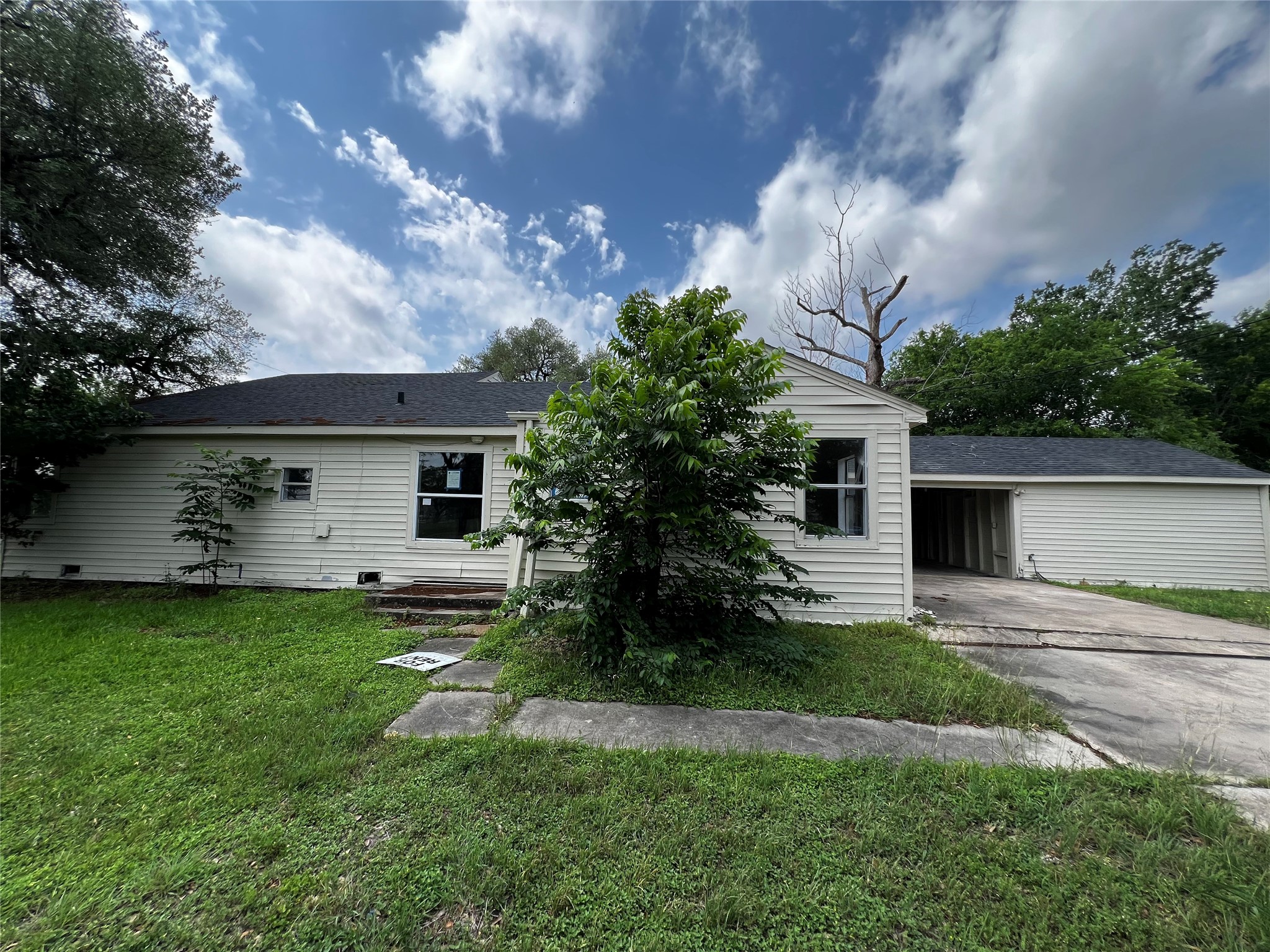 1805 E North Street Property Photo 1