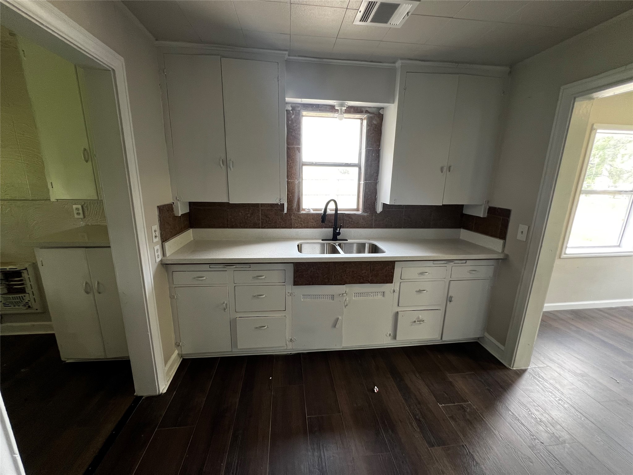 1805 E North Street Property Photo 6