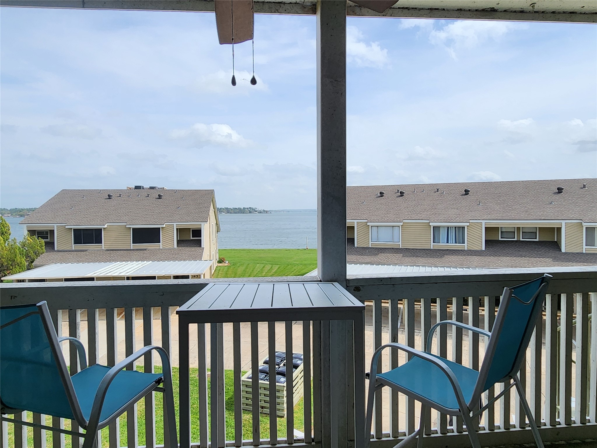 162 April Point Drive S Property Photo 2