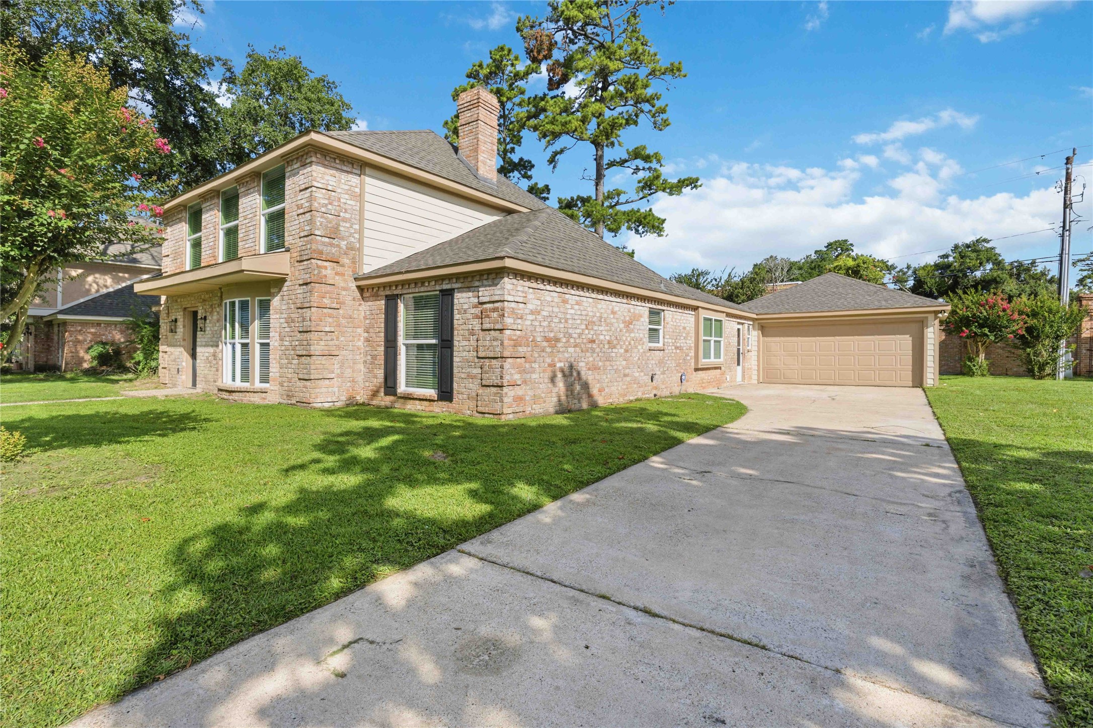 5702 Old Lodge Drive Property Photo 3