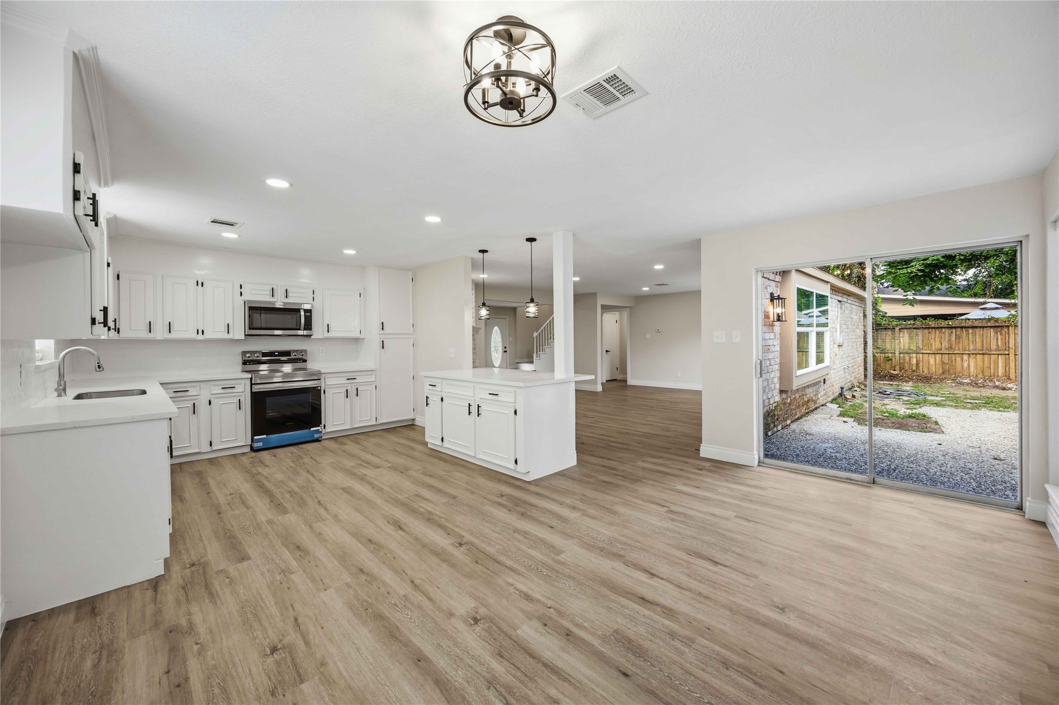 5702 Old Lodge Drive Property Photo 8