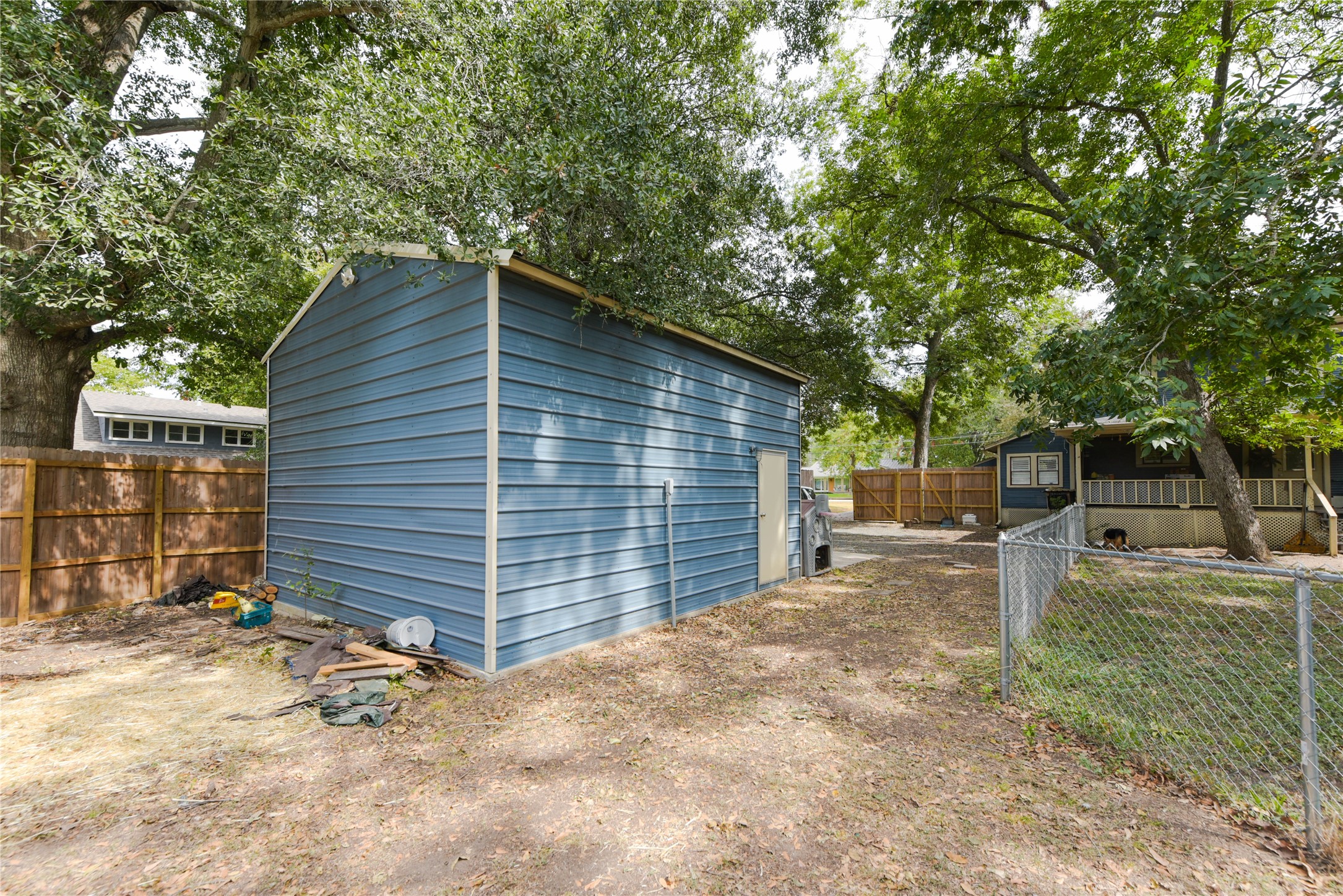 602 W Buck Street Property Photo 3