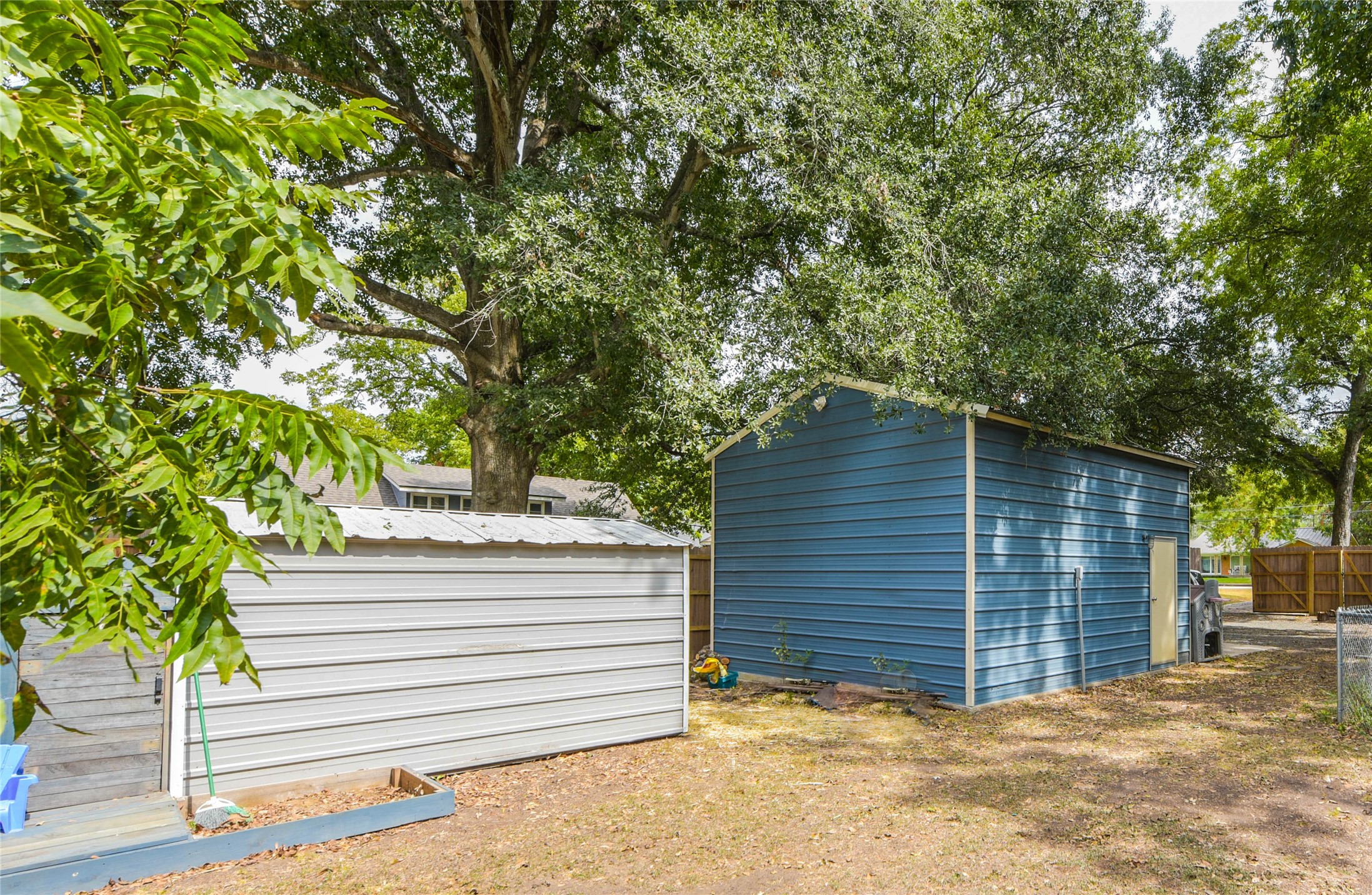 602 W Buck Street Property Photo 17