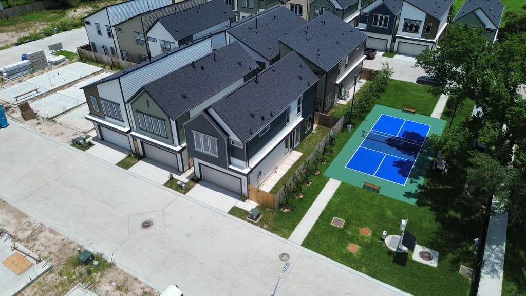 5310 Jesselton Lane Property Photo 4