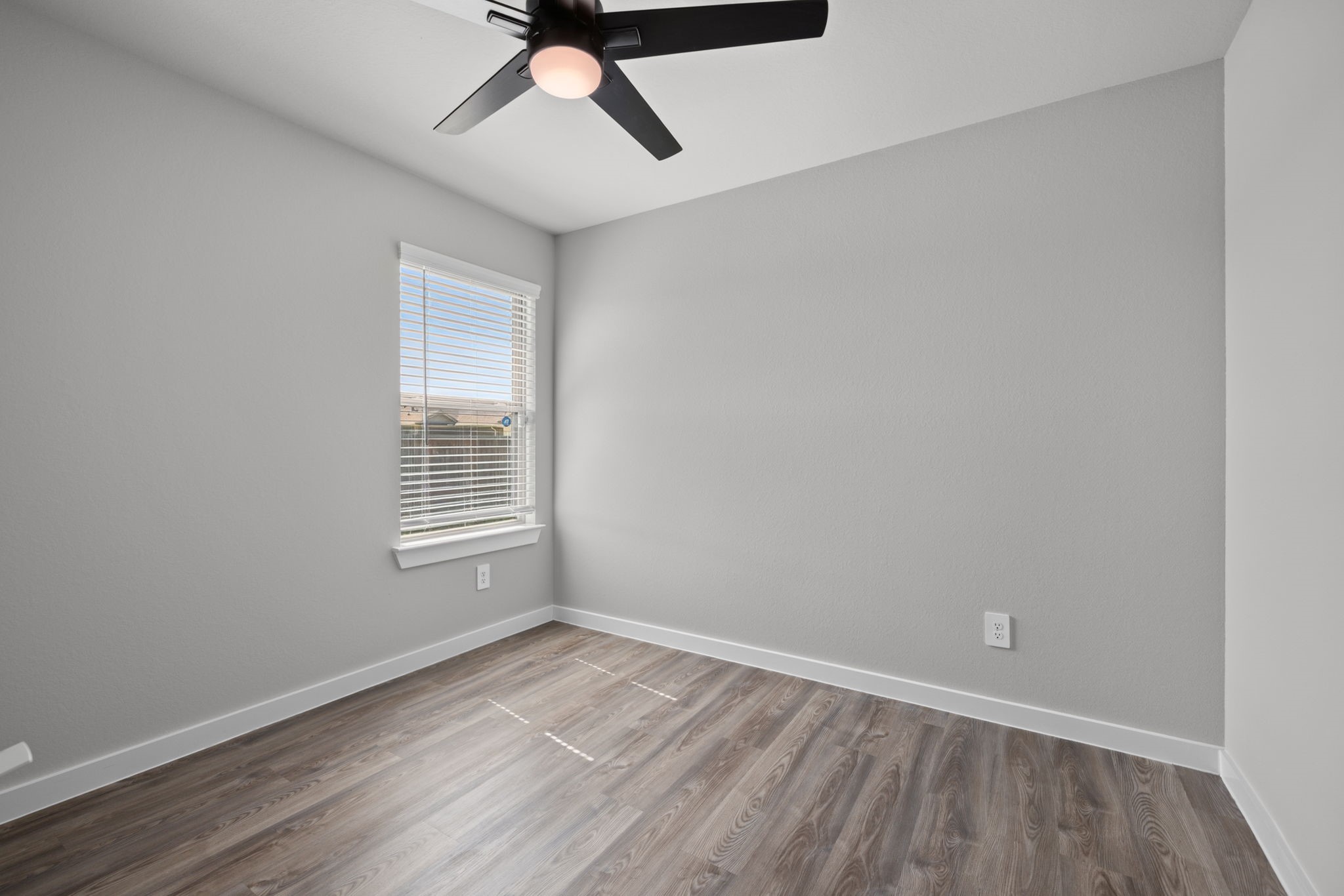 952 Gentle Moss Drive Property Photo 33